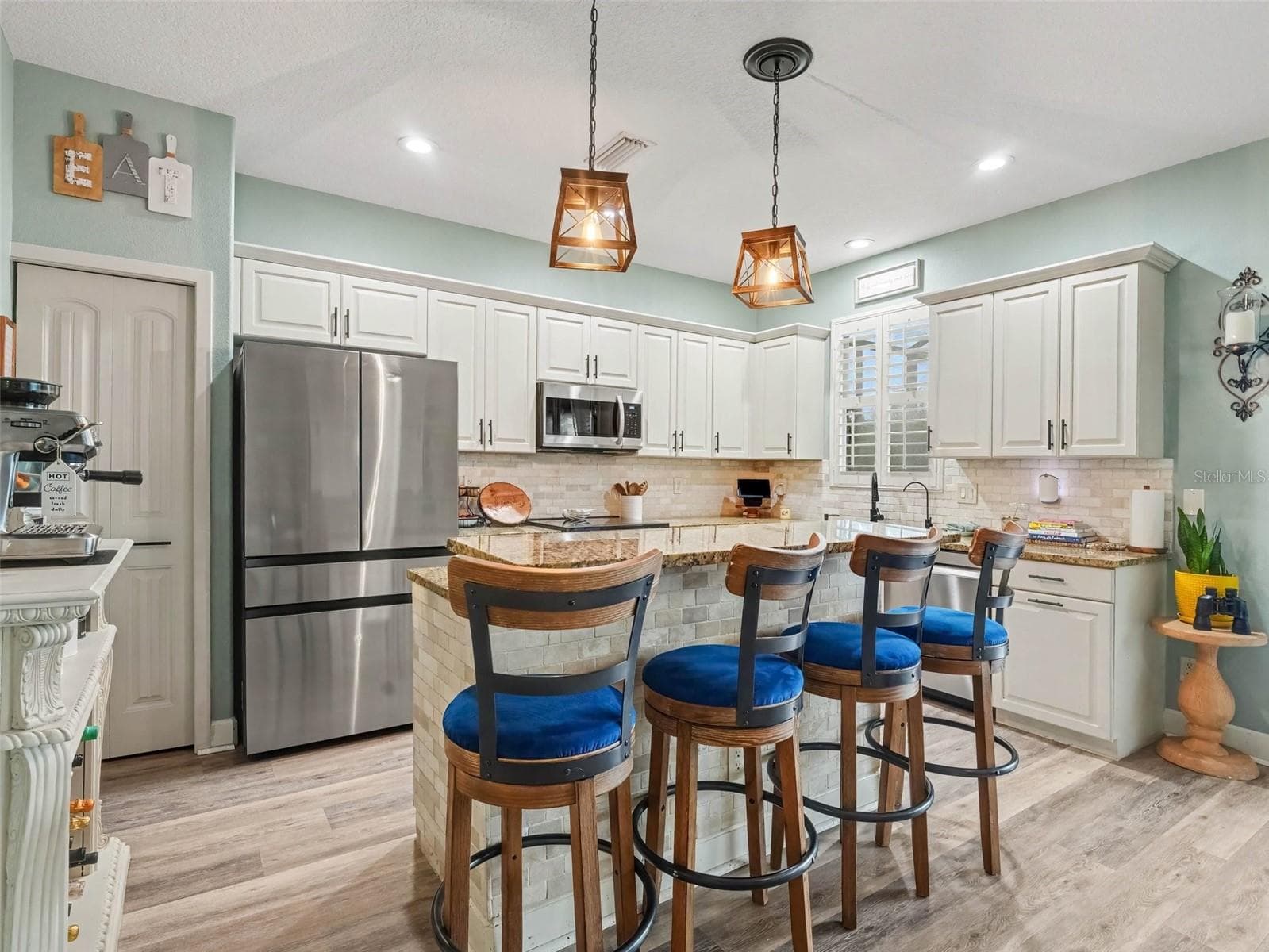 Kitchen - 7124 34TH ST E, SARASOTA