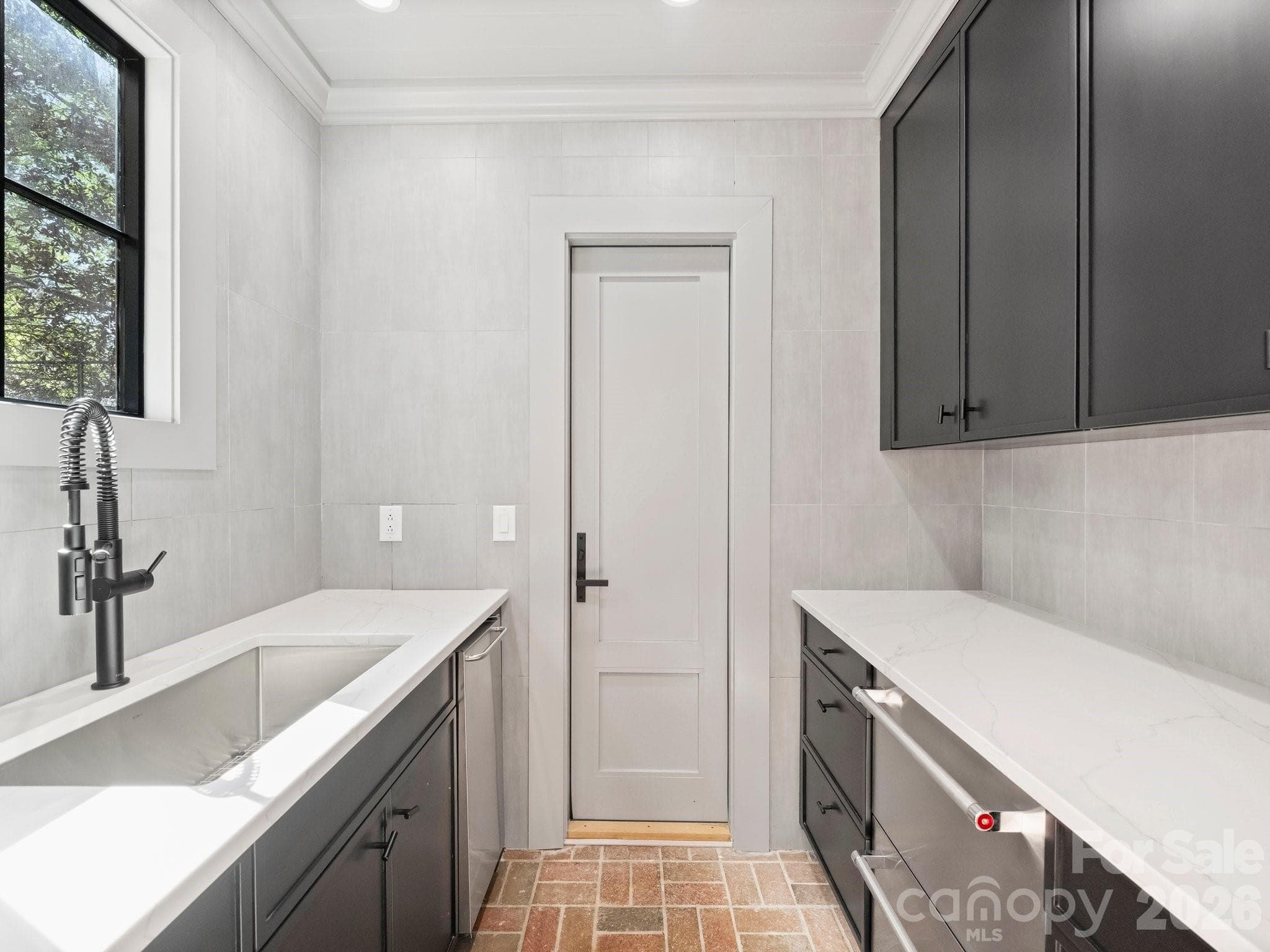 Sport court kitchenette - 600 Hermitage Road, Charlotte