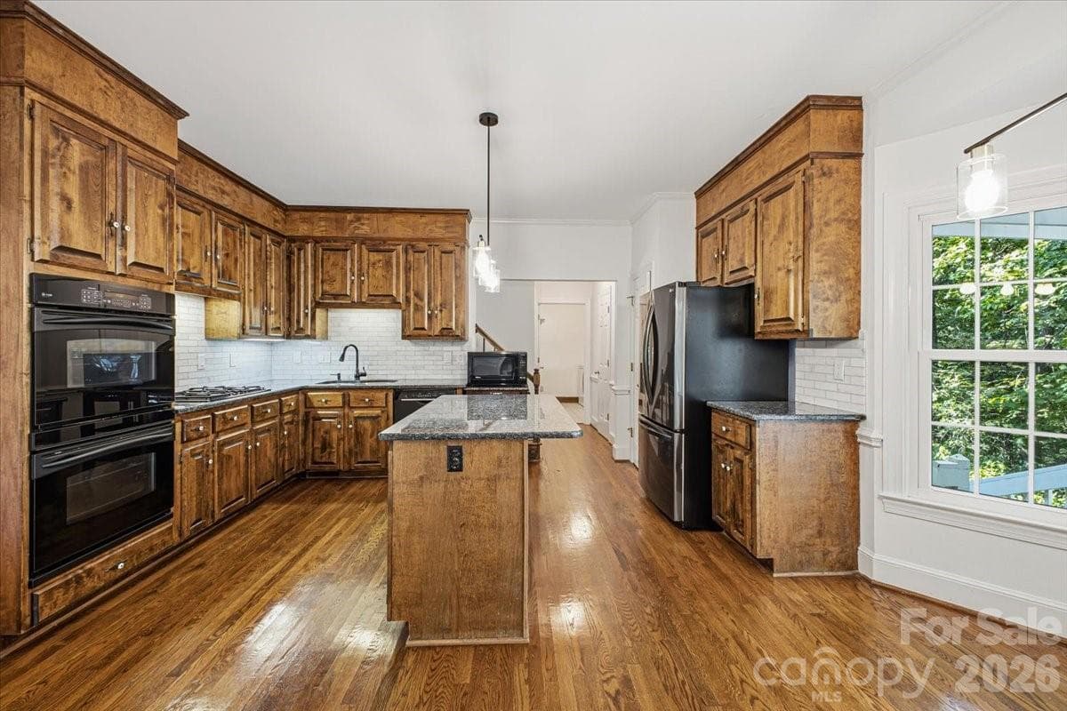Single Family Residence at 9423 Braemar Terrace, Charlotte, photo 6 of 30
