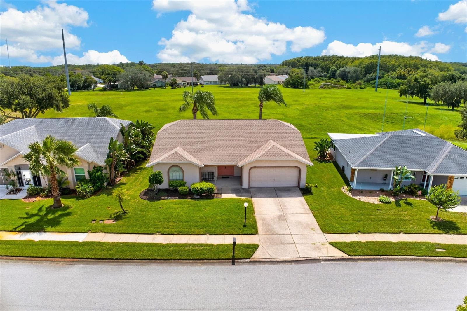 Single Family Residence at 10707 FALLEN LEAF LN, PORT RICHEY, photo 2 of 66