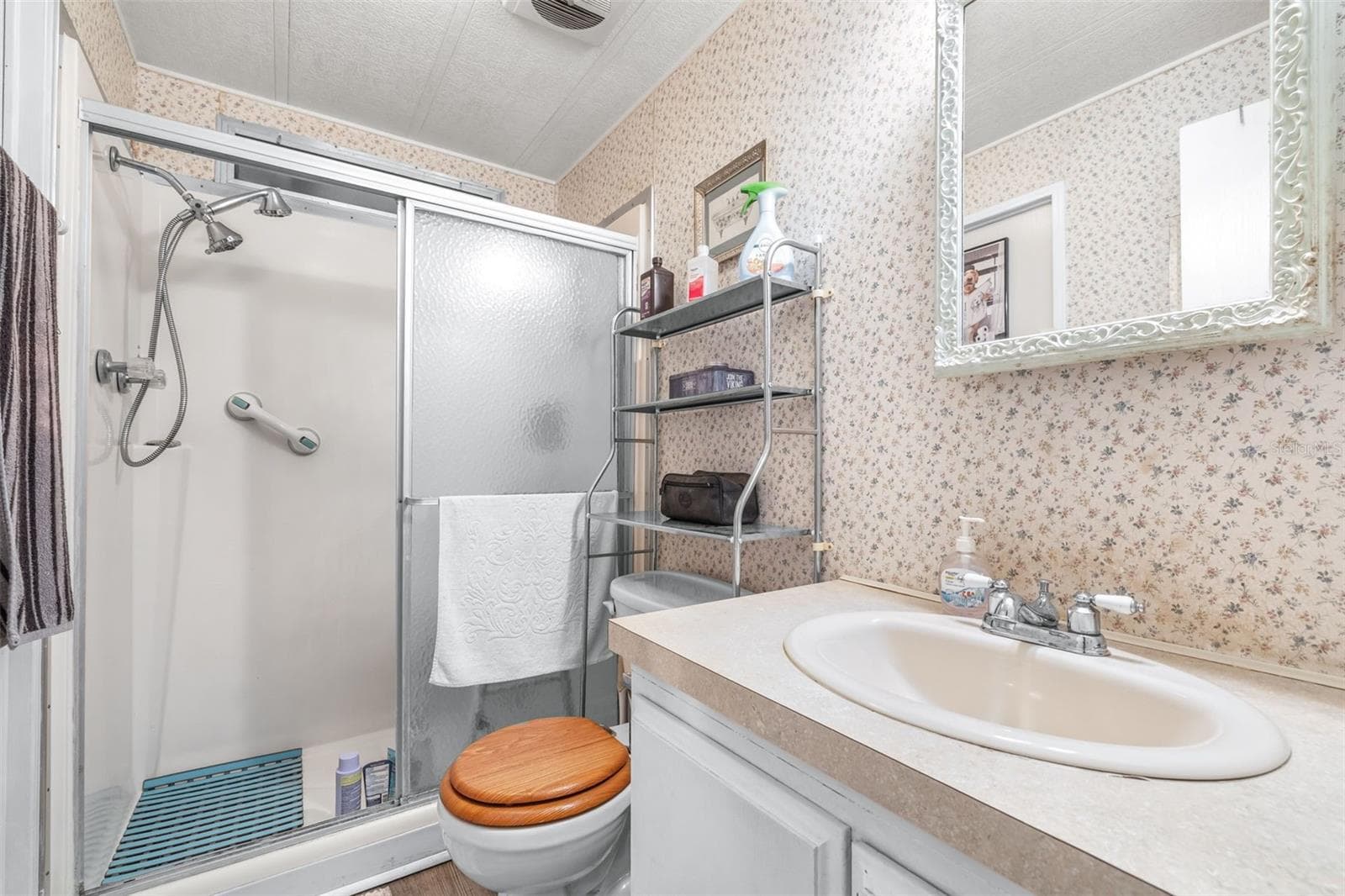Manufactured Home at 8 WOODLAND CIR, HAINES CITY, photo 19 of 35