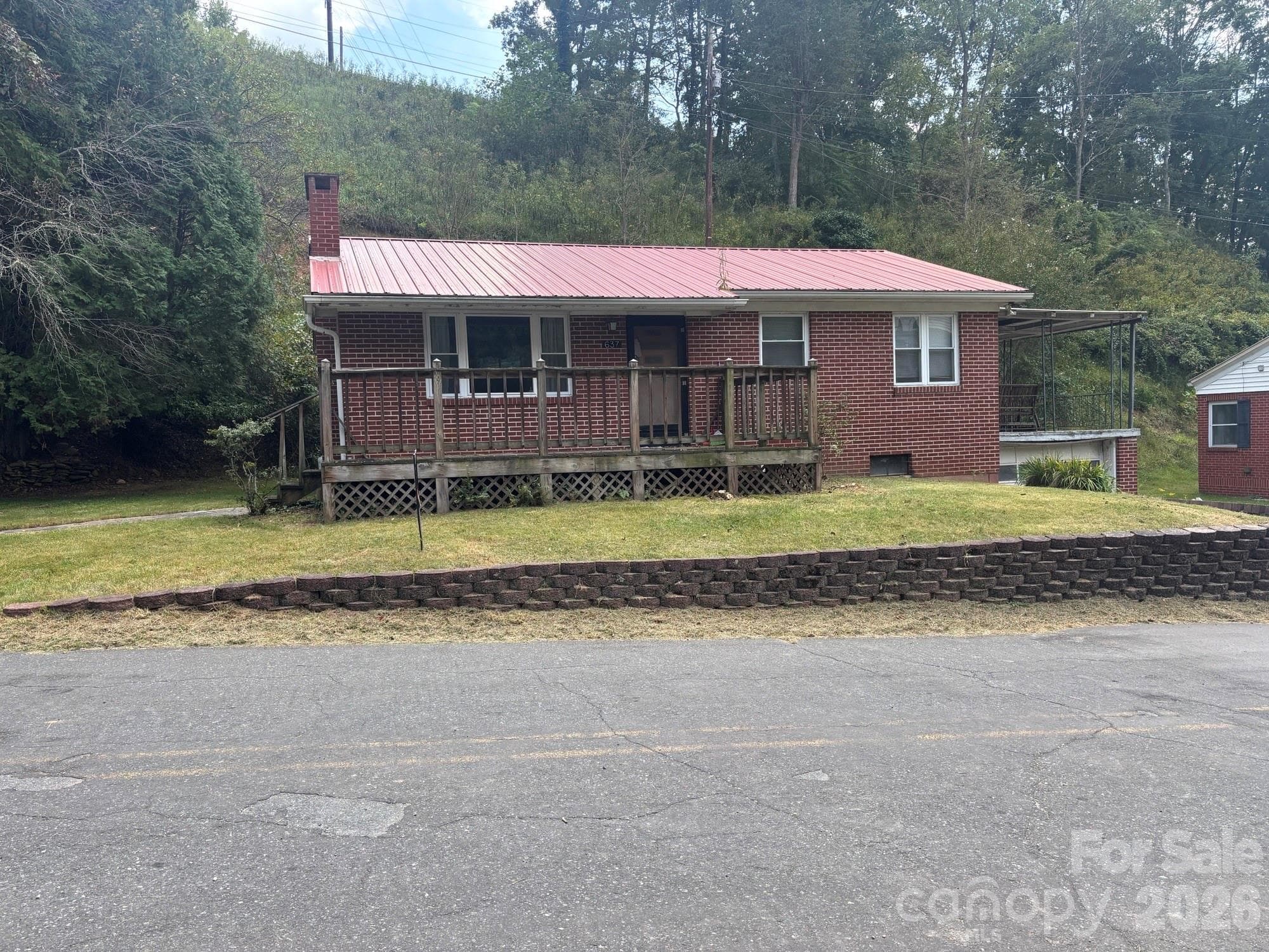 Single Family Residence at 637 Toe Cane Road, Bakersville, photo 2 of 33