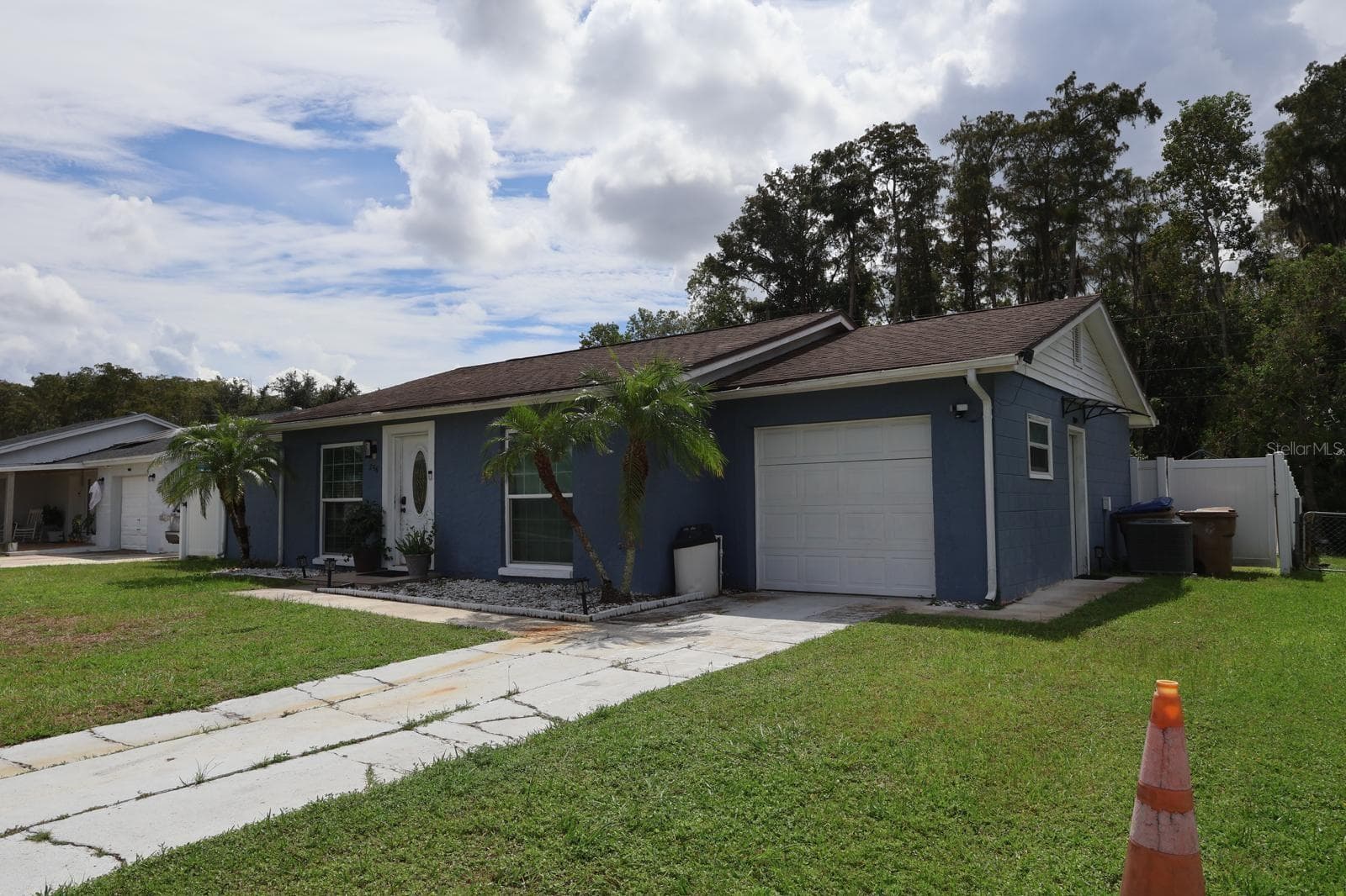 Single Family Residence at 256 LA PAZ DR, KISSIMMEE, photo 3 of 37