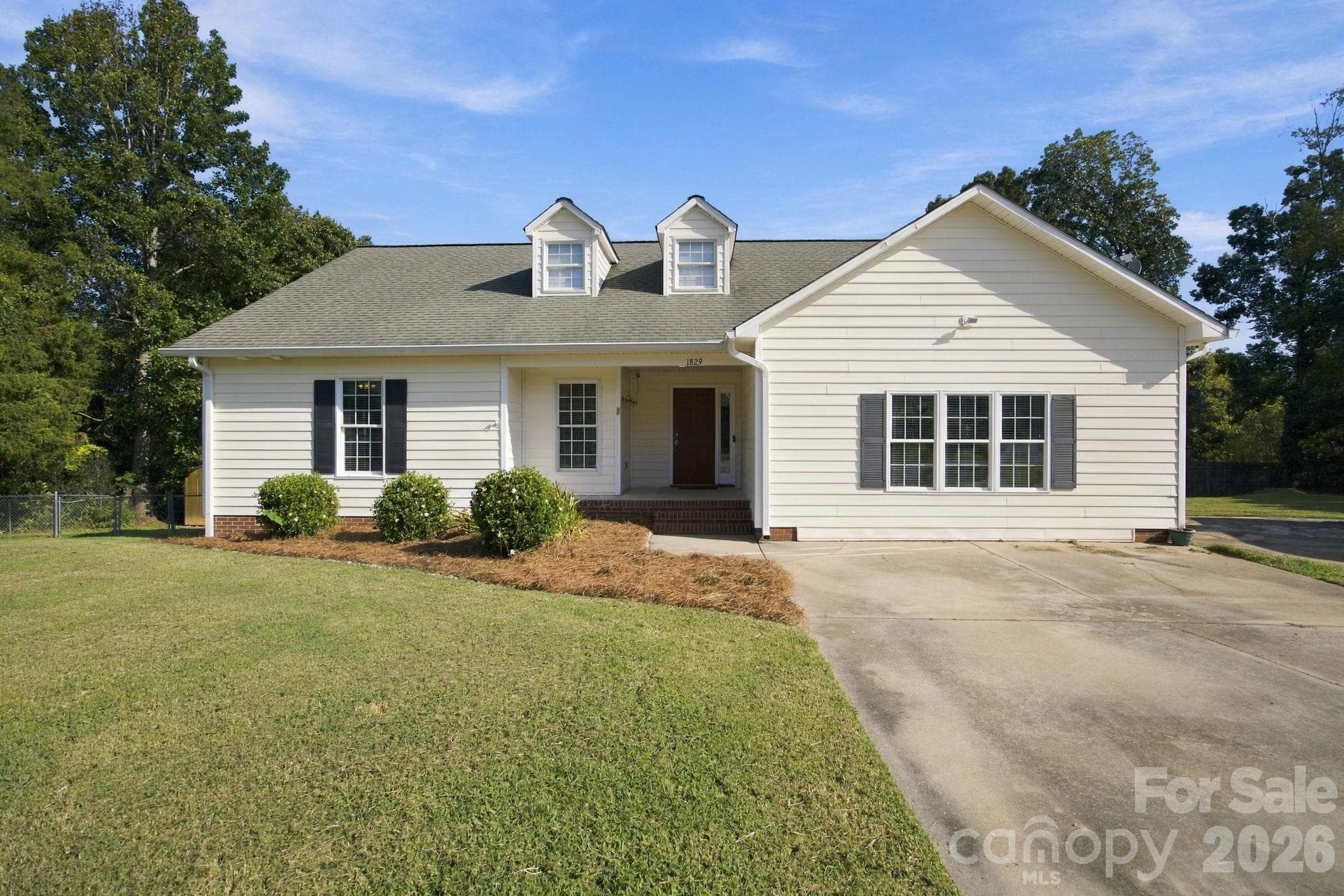 Single Family Residence at 1829 Kenmore Drive, Statesville, photo 2 of 40