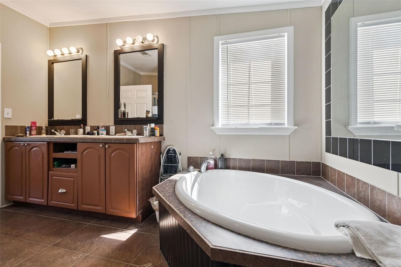 Offering a Relaxing Garden Tub - 2478 BUCK BOARD TRL, LAKE WALES