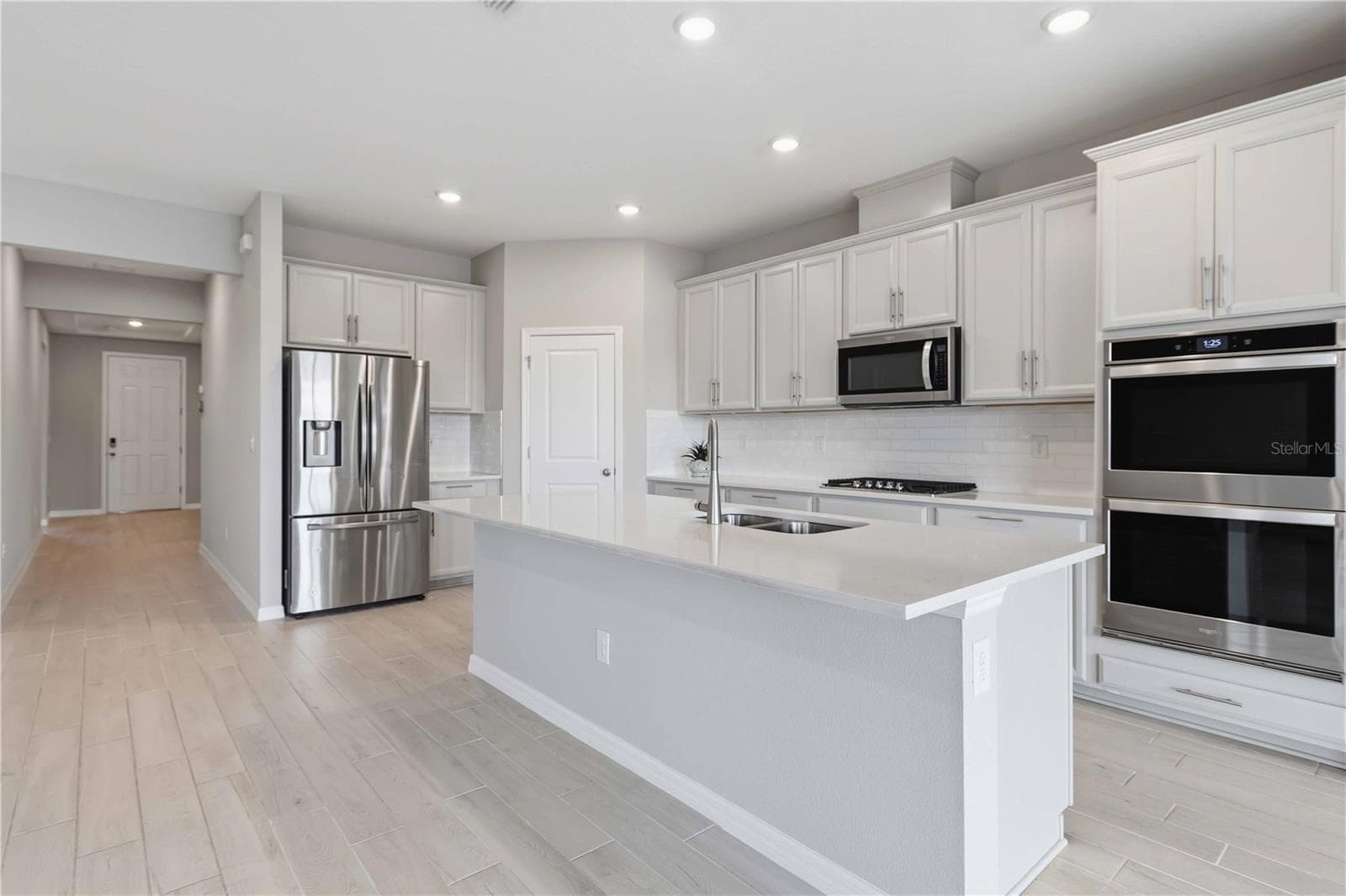 Single Family Residence at 13723 GREEN HAMMOCK PL, LAKEWOOD RANCH, photo 12 of 59
