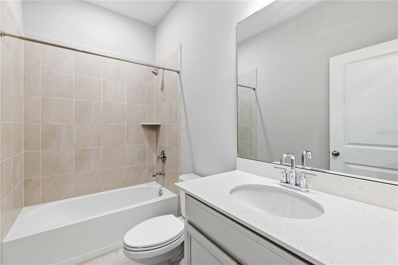 Single Family Residence at 13723 GREEN HAMMOCK PL, LAKEWOOD RANCH, photo 24 of 59