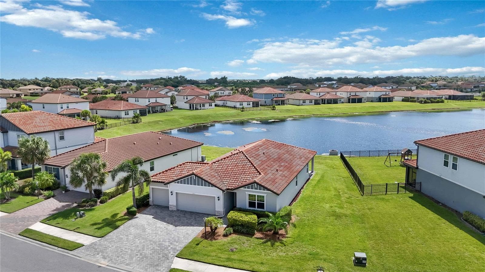 Single Family Residence at 13723 GREEN HAMMOCK PL, LAKEWOOD RANCH, photo 45 of 59