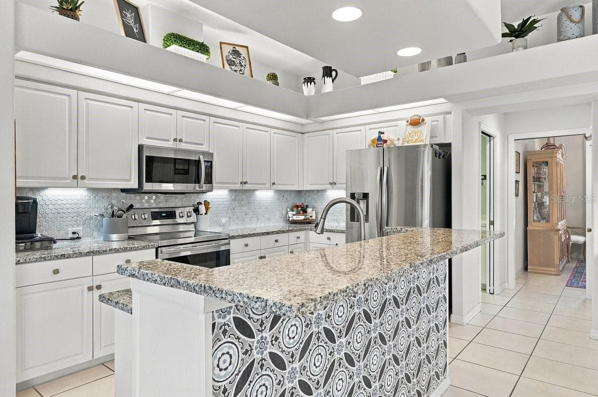 Single Family Residence at 4458 FAIRWAY OAKS DR, MULBERRY, photo 27 of 83