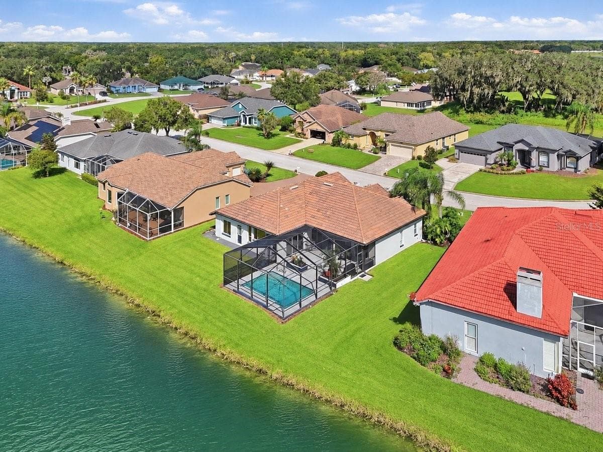 Pond is AI generated - 4458 FAIRWAY OAKS DR, MULBERRY