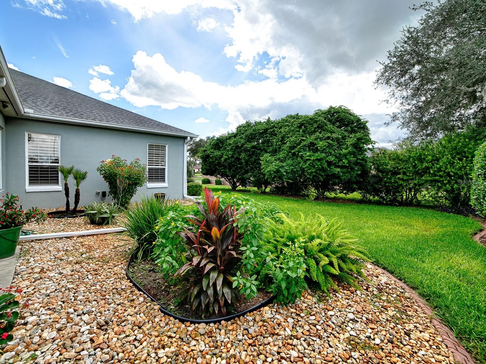 PLENTY OF ROOM OUTSIDE THE SLIDING GLASS DOORS FOR A POOL IF DESIRED! - 1897 HARTFORD PATH, THE VILLAGES