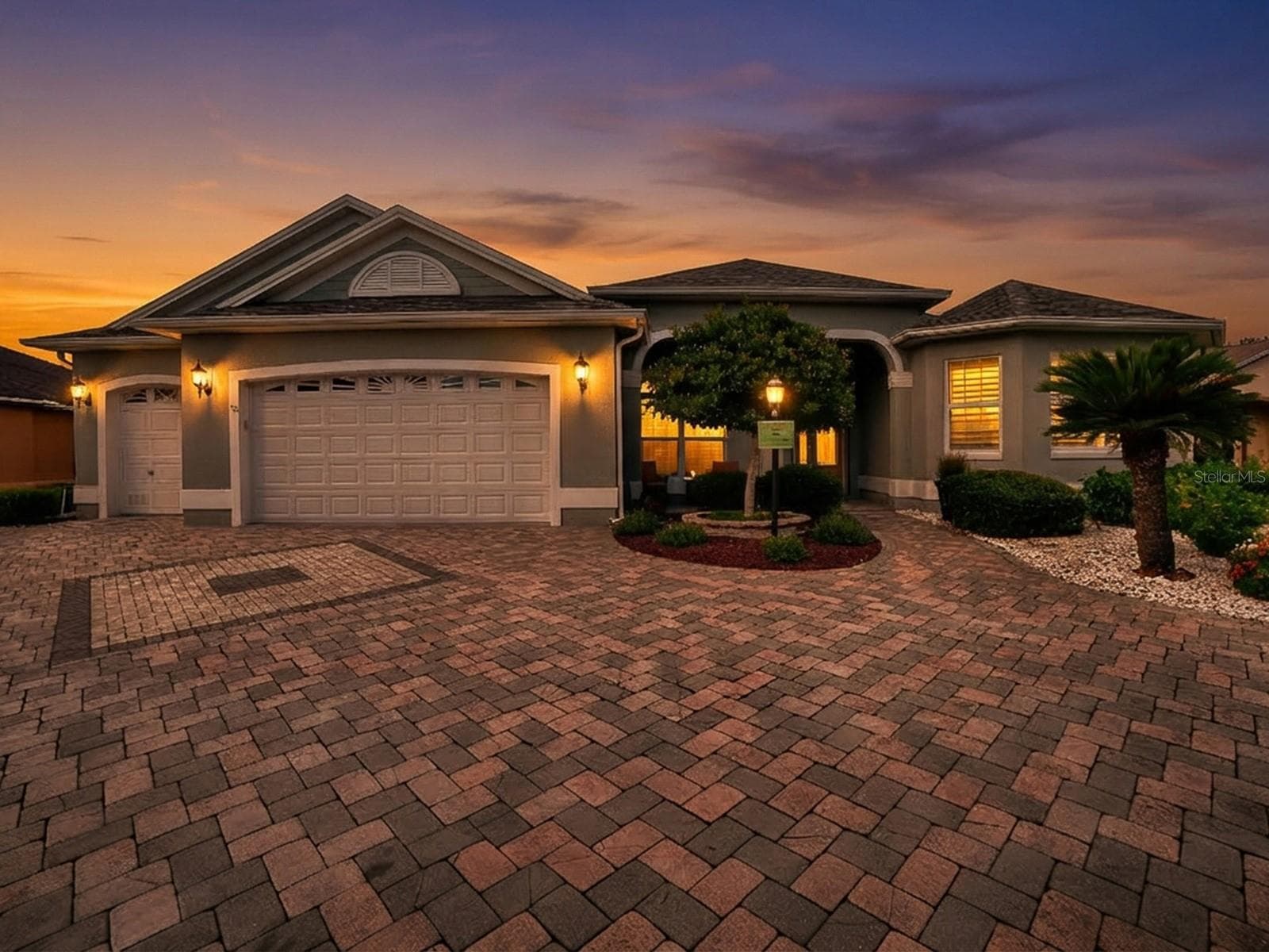 COME SEE ALL THIS BEAUTIFUL CUSTOM HOME HAS TO OFFER! - 1897 HARTFORD PATH, THE VILLAGES