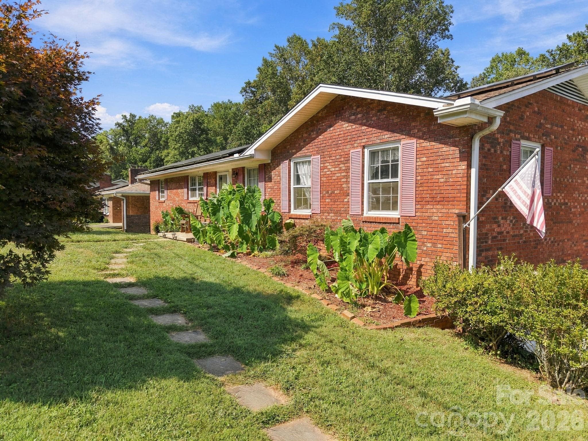 Single Family Residence at 7 Fieldcrest Circle, Asheville, photo 2 of 36