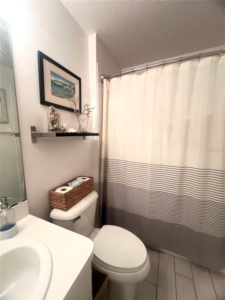 Bath 2 - 32215 FISH HOOK LOOP, WESLEY CHAPEL