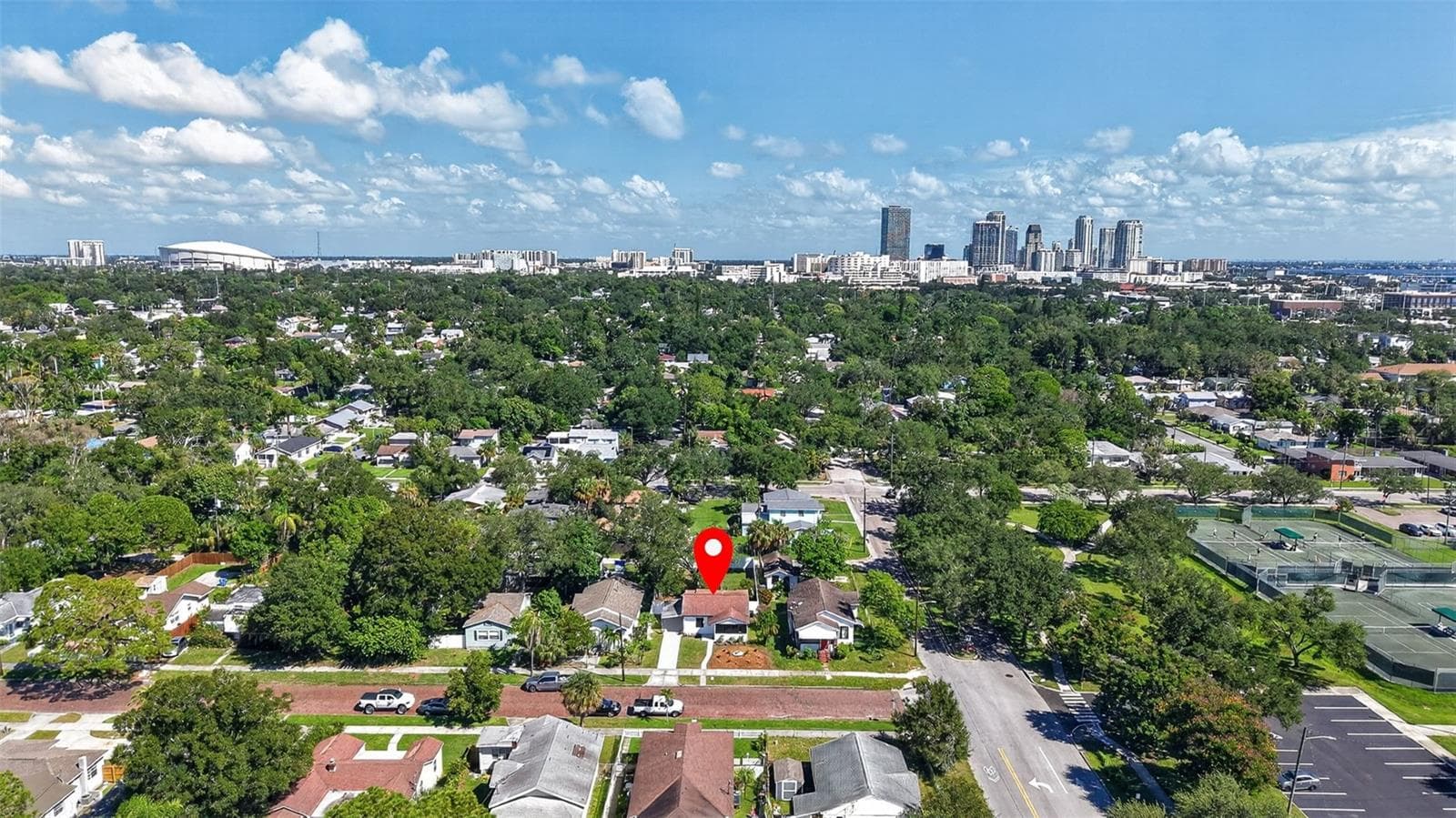 Downtown St. Petersburg is a 5 minute drive north - 711 19TH AVE S, ST PETERSBURG