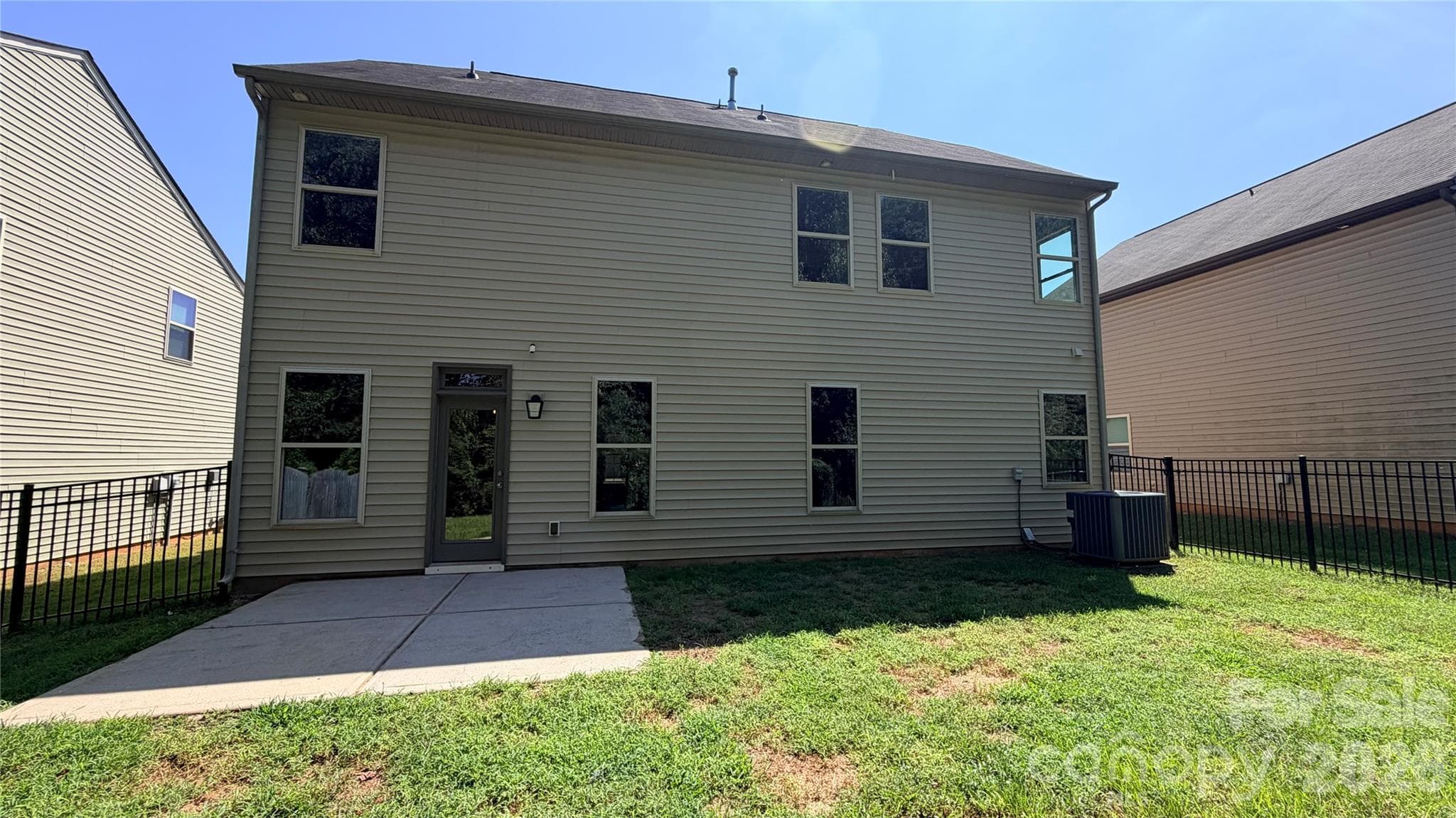 Single Family Residence at 3807 Ernie Drive, Charlotte, photo 5 of 21