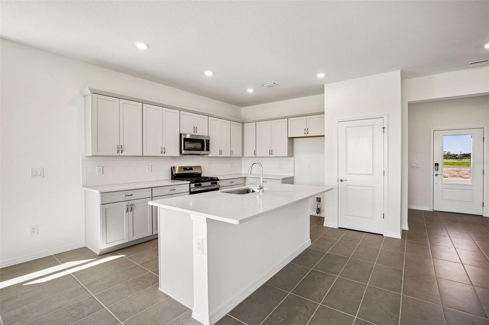 Single Family Residence at 13740 BERTRAND AVE, PALMETTO, photo 5 of 29