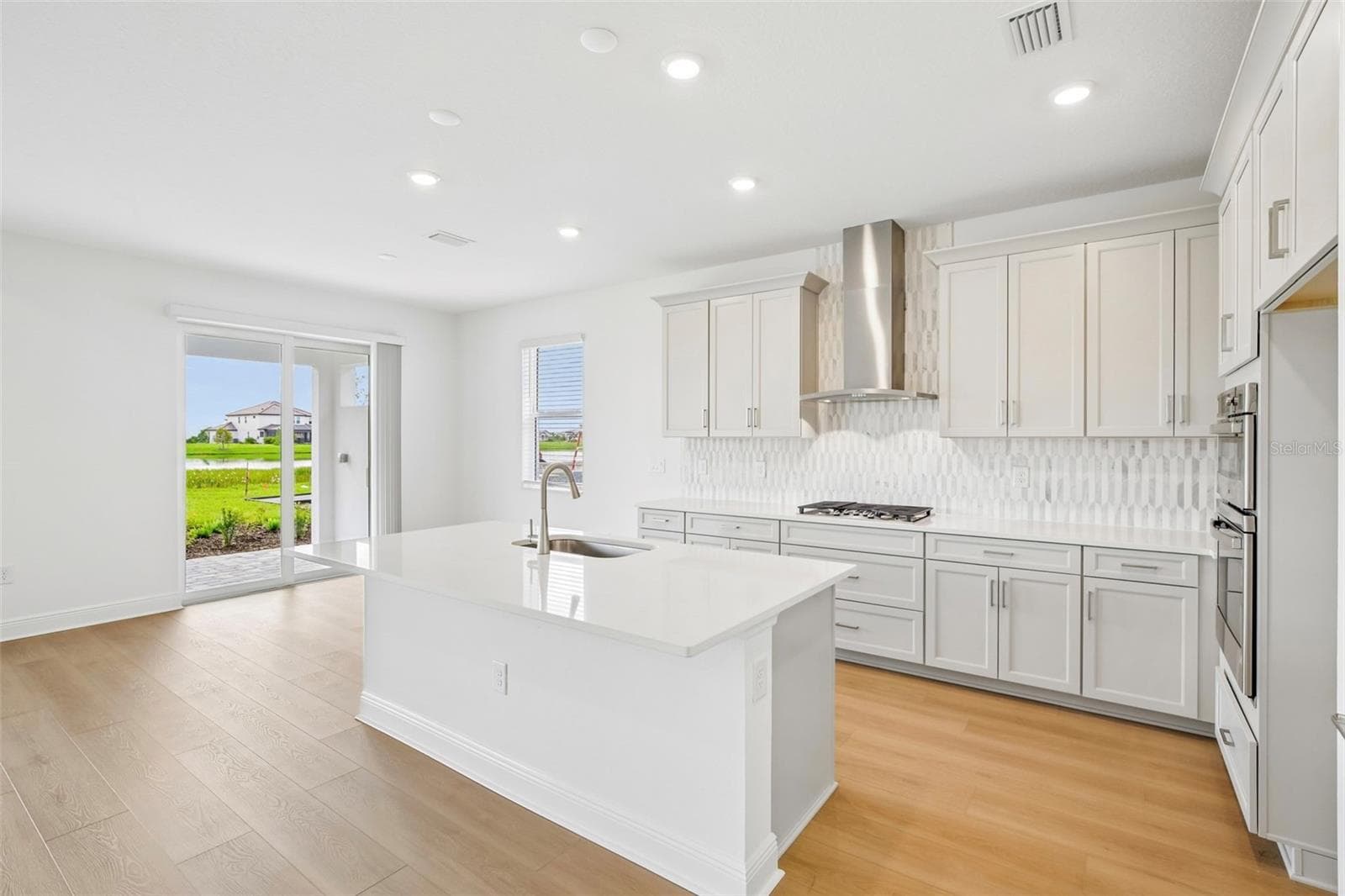 Single Family Residence at 7574 HAWKSTONE DR, SARASOTA, photo 5 of 36