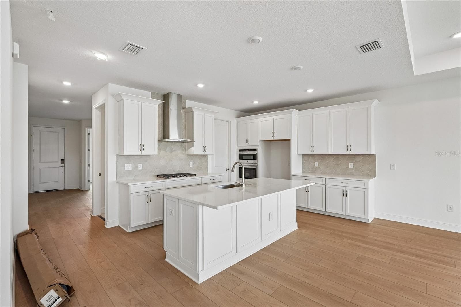 Single Family Residence at 424 ALBERATA WAY, NOKOMIS, photo 3 of 26
