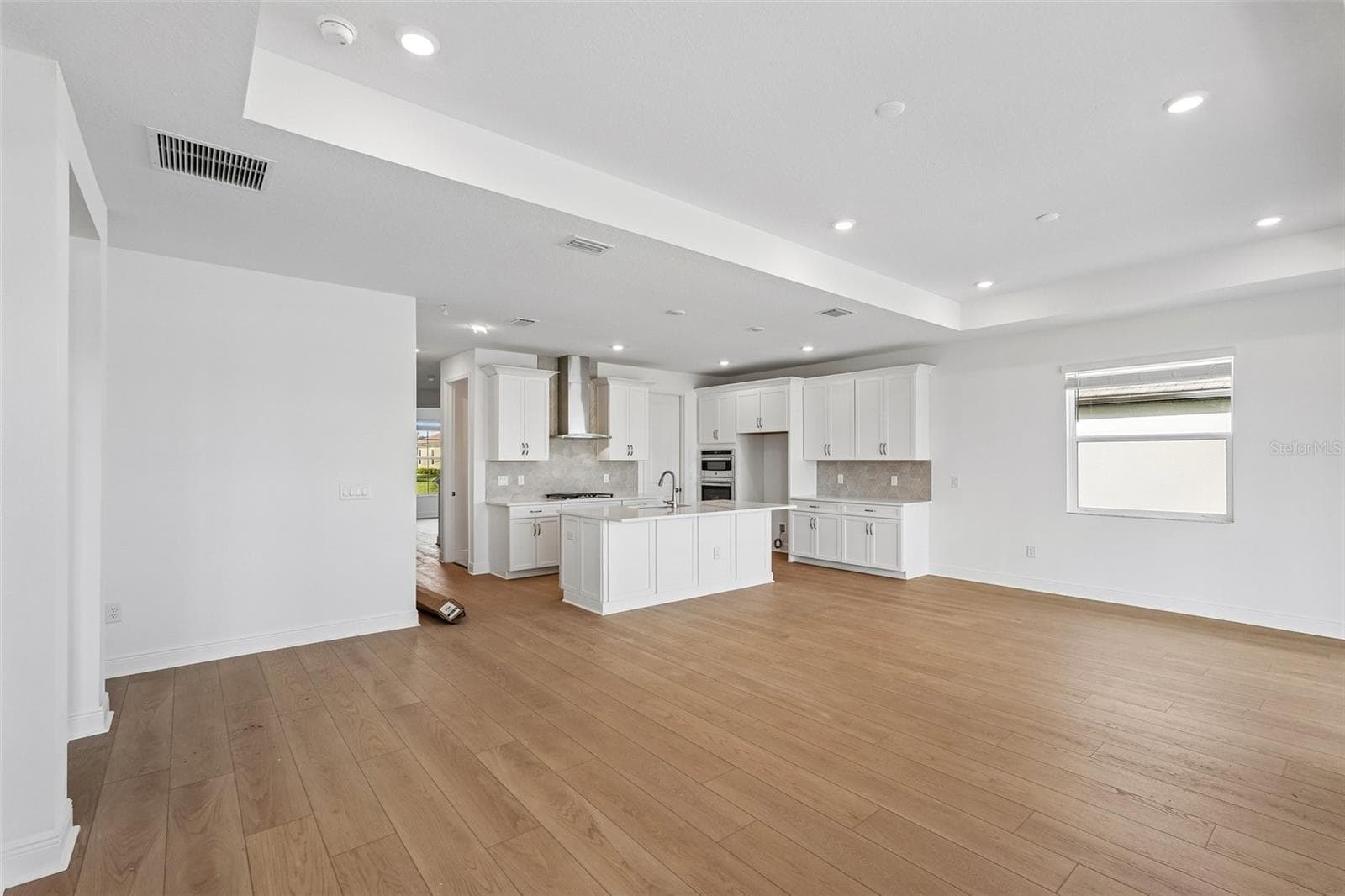 Single Family Residence at 424 ALBERATA WAY, NOKOMIS, photo 8 of 26