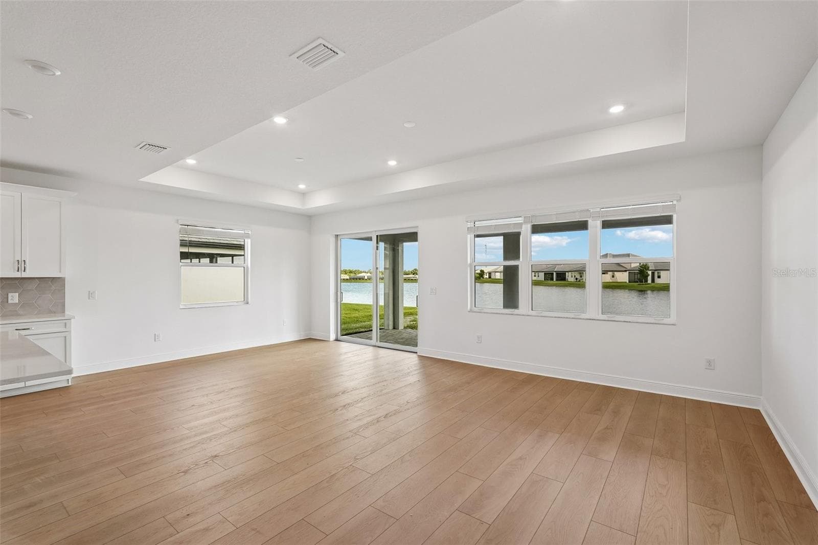 Single Family Residence at 424 ALBERATA WAY, NOKOMIS, photo 9 of 26