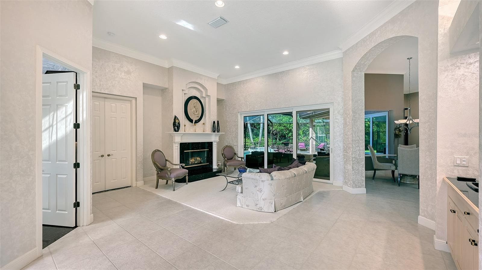 Separate Living Room. - 8866 BLOOMFIELD BLVD, SARASOTA