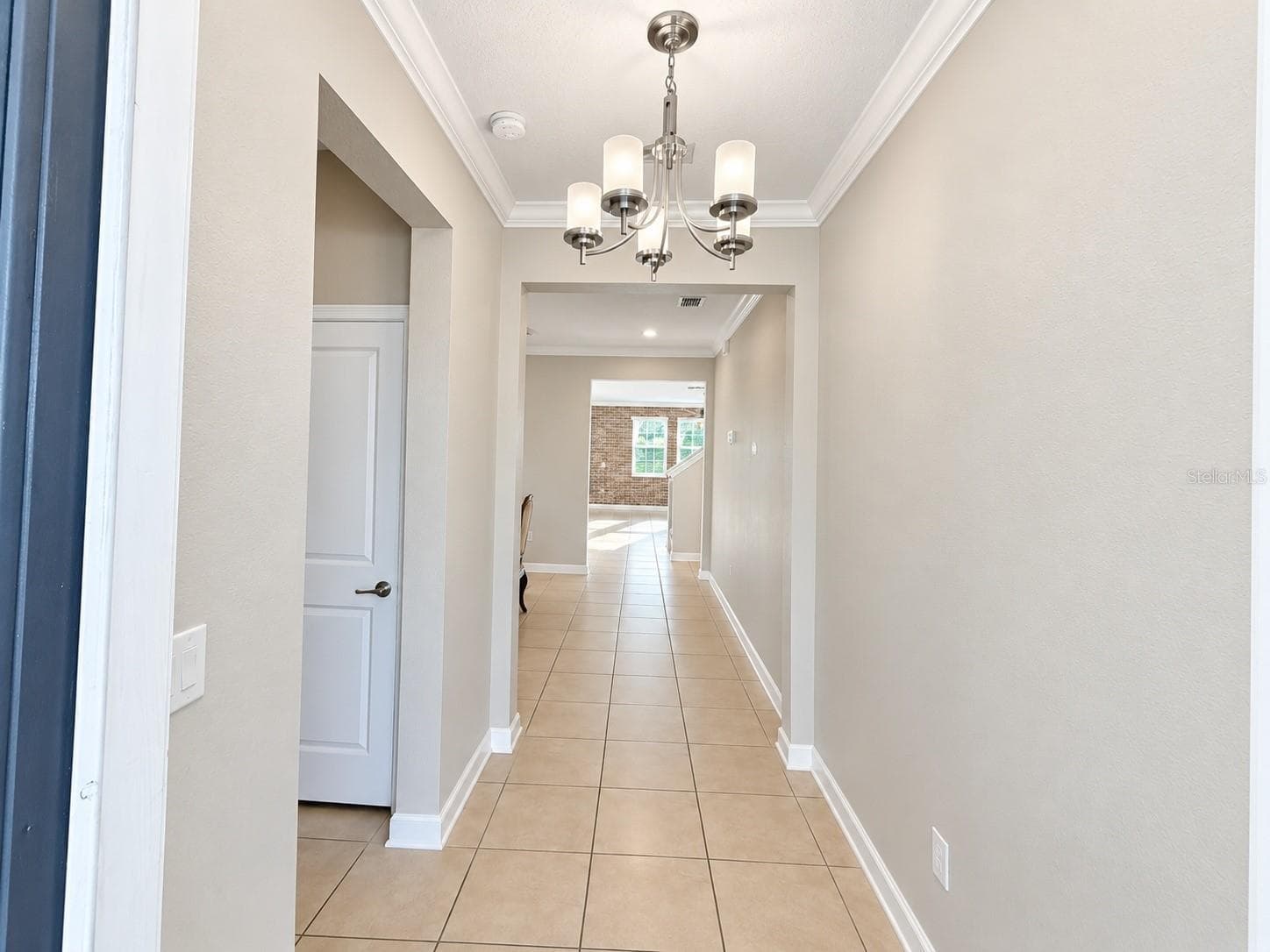 Bright entryway welcomes you into the home's spacious and functional floor plan. - 1516 BUNKER DR, DAVENPORT