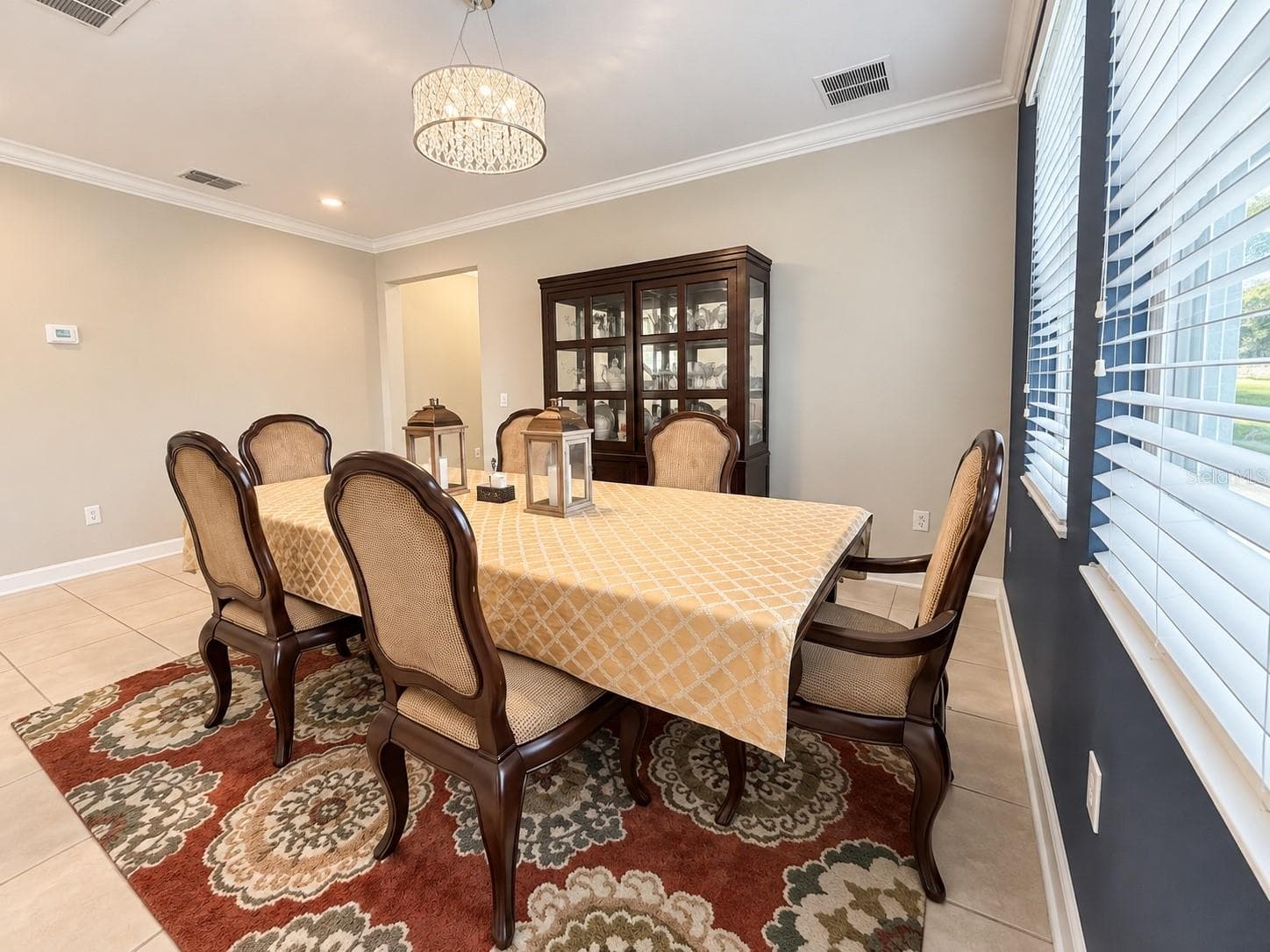 Spacious dining area conveniently positioned near the kitchen for effortless entertaining. - 1516 BUNKER DR, DAVENPORT