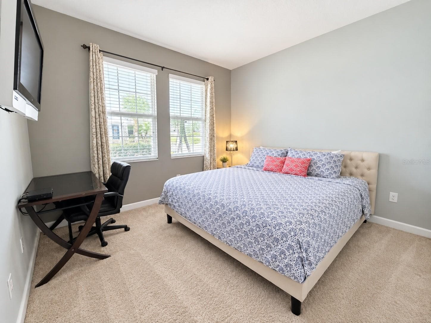 Versatile bedroom space ideal for guests, family, office or hobby use. Located on the first floor. - 1516 BUNKER DR, DAVENPORT