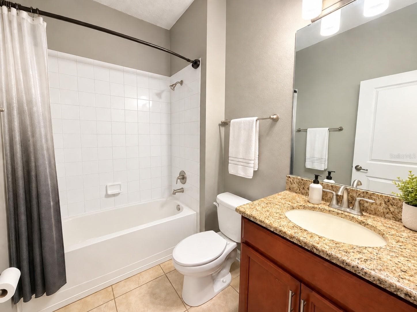 First floor full bathroom. - 1516 BUNKER DR, DAVENPORT
