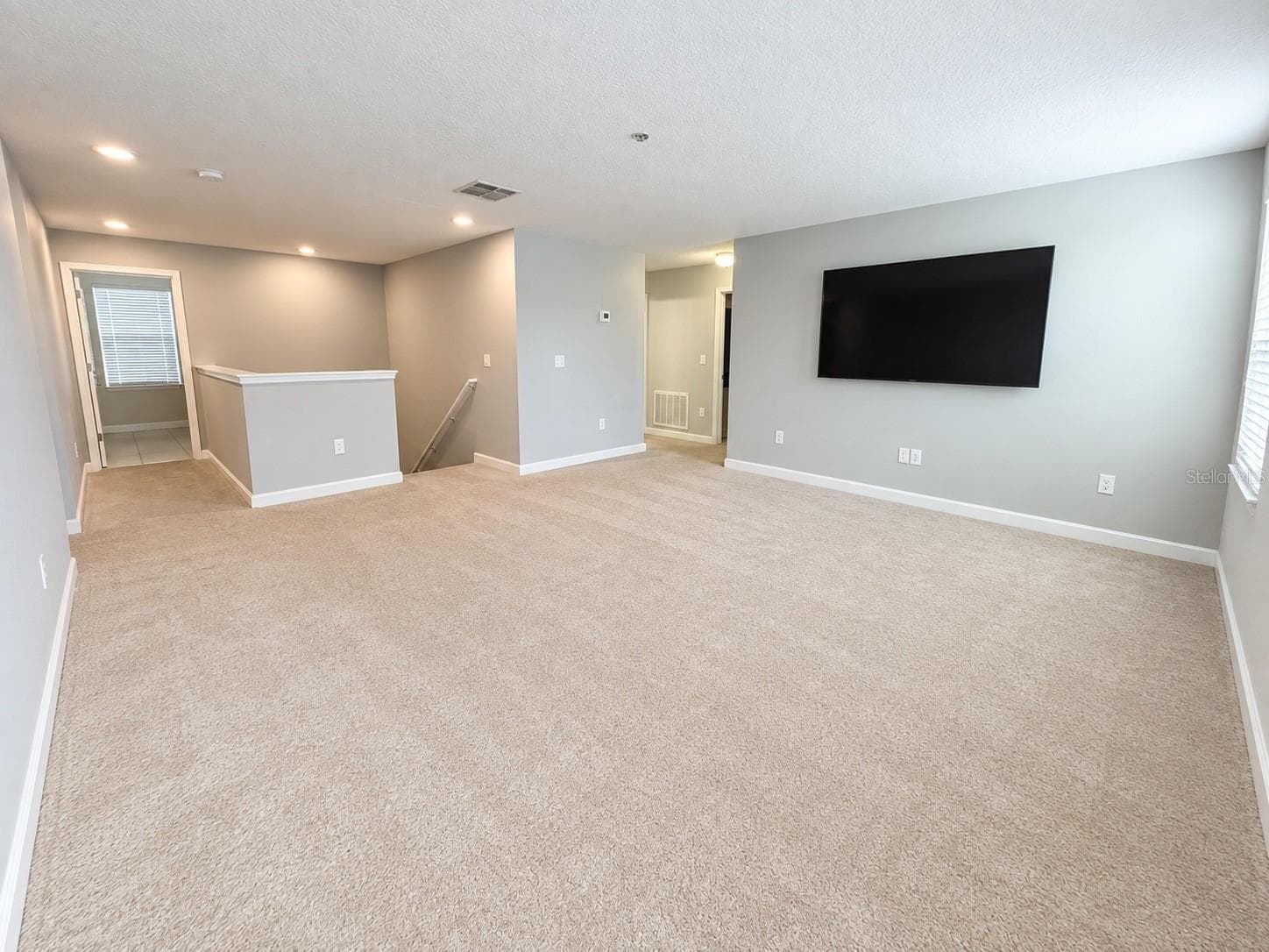 Large flex room/loft located on the second floor. - 1516 BUNKER DR, DAVENPORT
