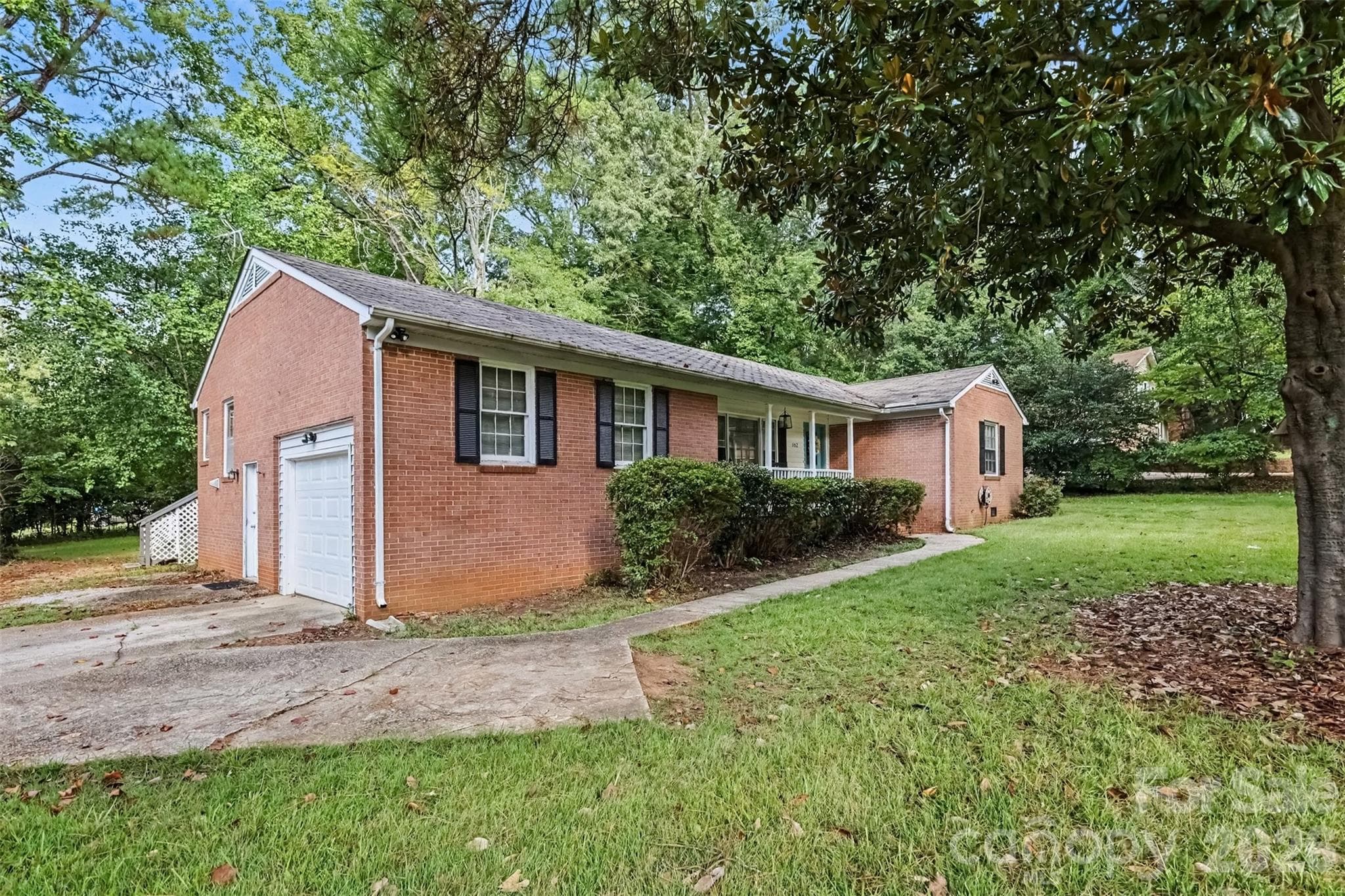 Side view: one-car garage and extra driveway parking - 502 Plantation Road, Lancaster
