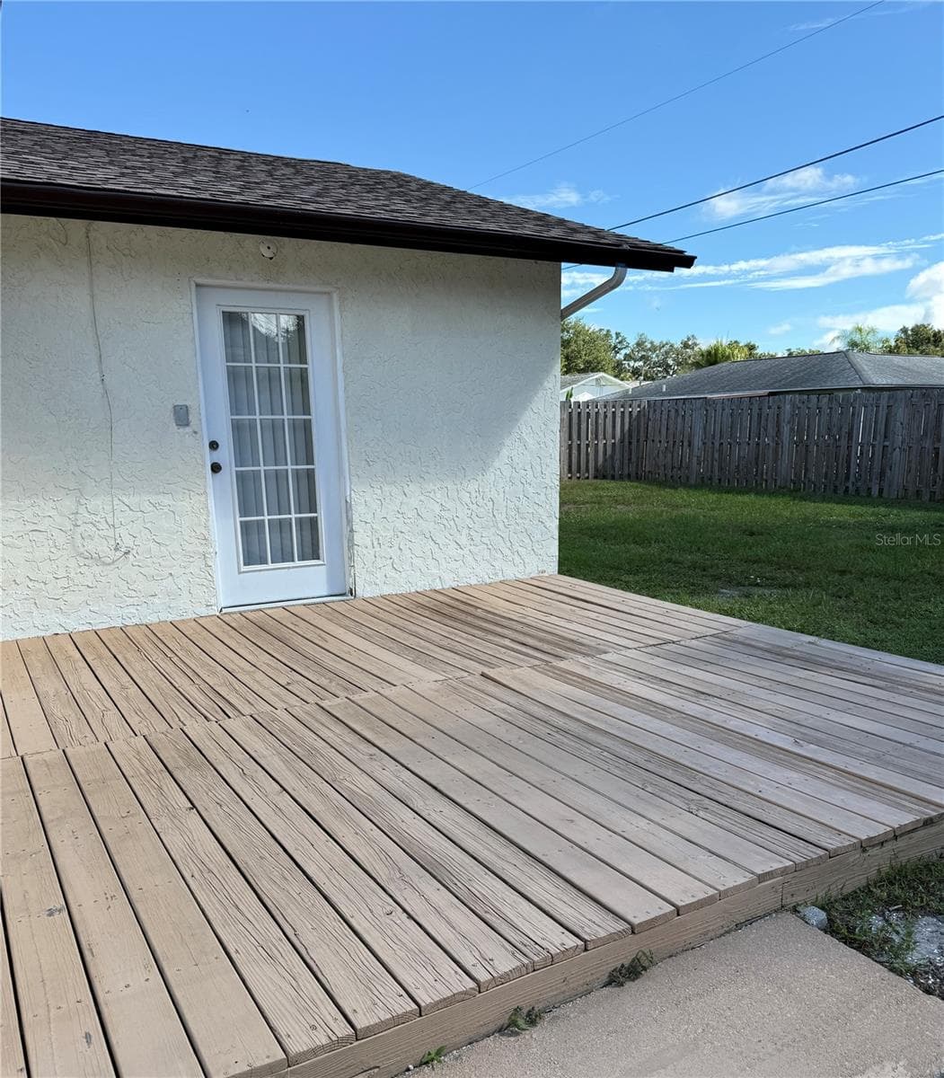 Back/ Side Patio - 1036 HOPE ST, VENICE