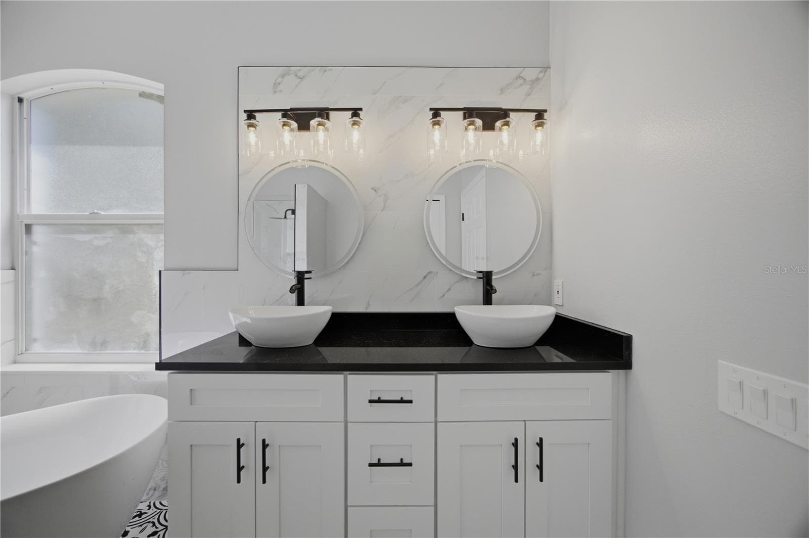 MASTER BATHROOM - 518 HUNTER LN, BRADENTON