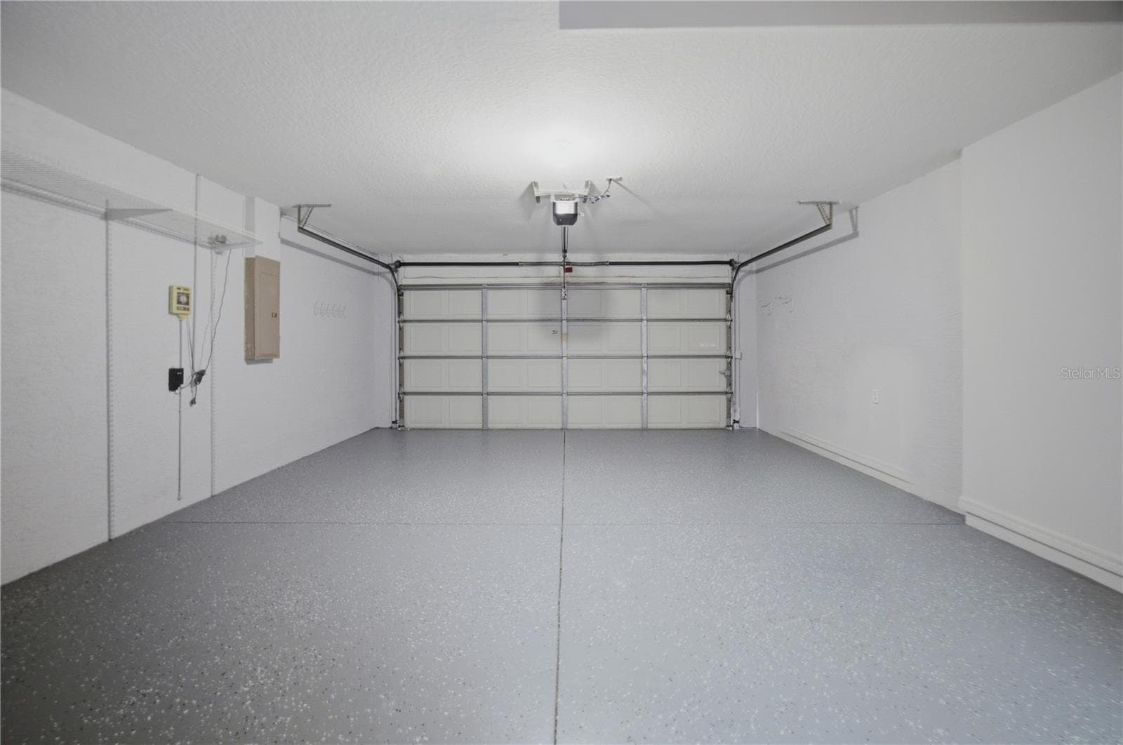 GARAGE - 518 HUNTER LN, BRADENTON