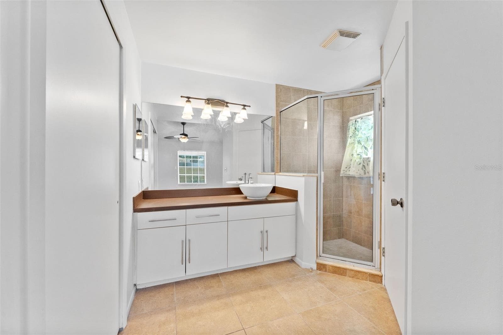 Single Family Residence at 1435 CLUB DR, TARPON SPRINGS, photo 18 of 45