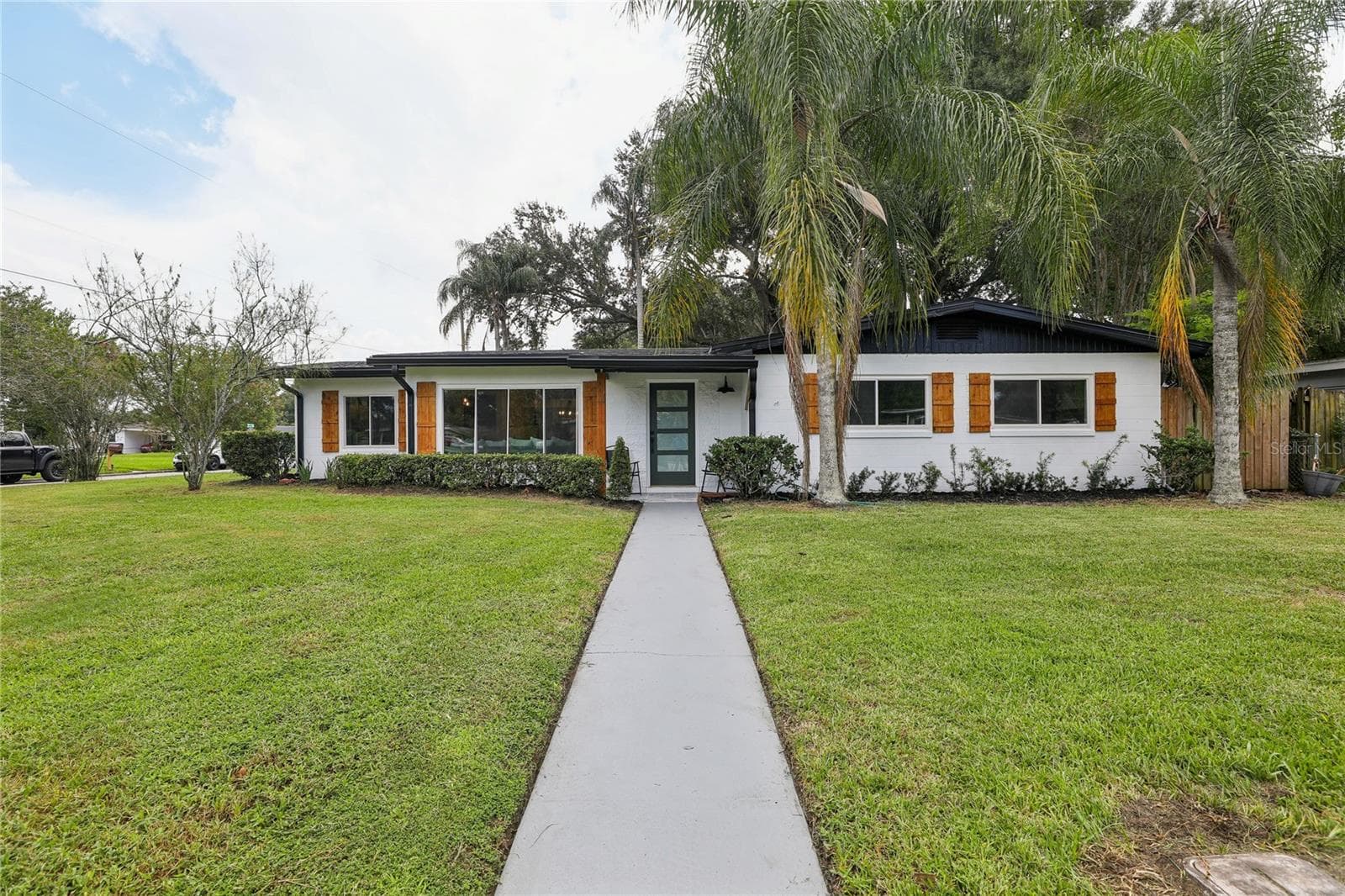 More than beautiful finishes: 2026 ROOF, 2026 A/C, 2026 WATER HEATER, updated electrical panel and fixtures, updated plumbing fixtures + double-pane windows - 1718 CAMPBELL AVE, ORLANDO
