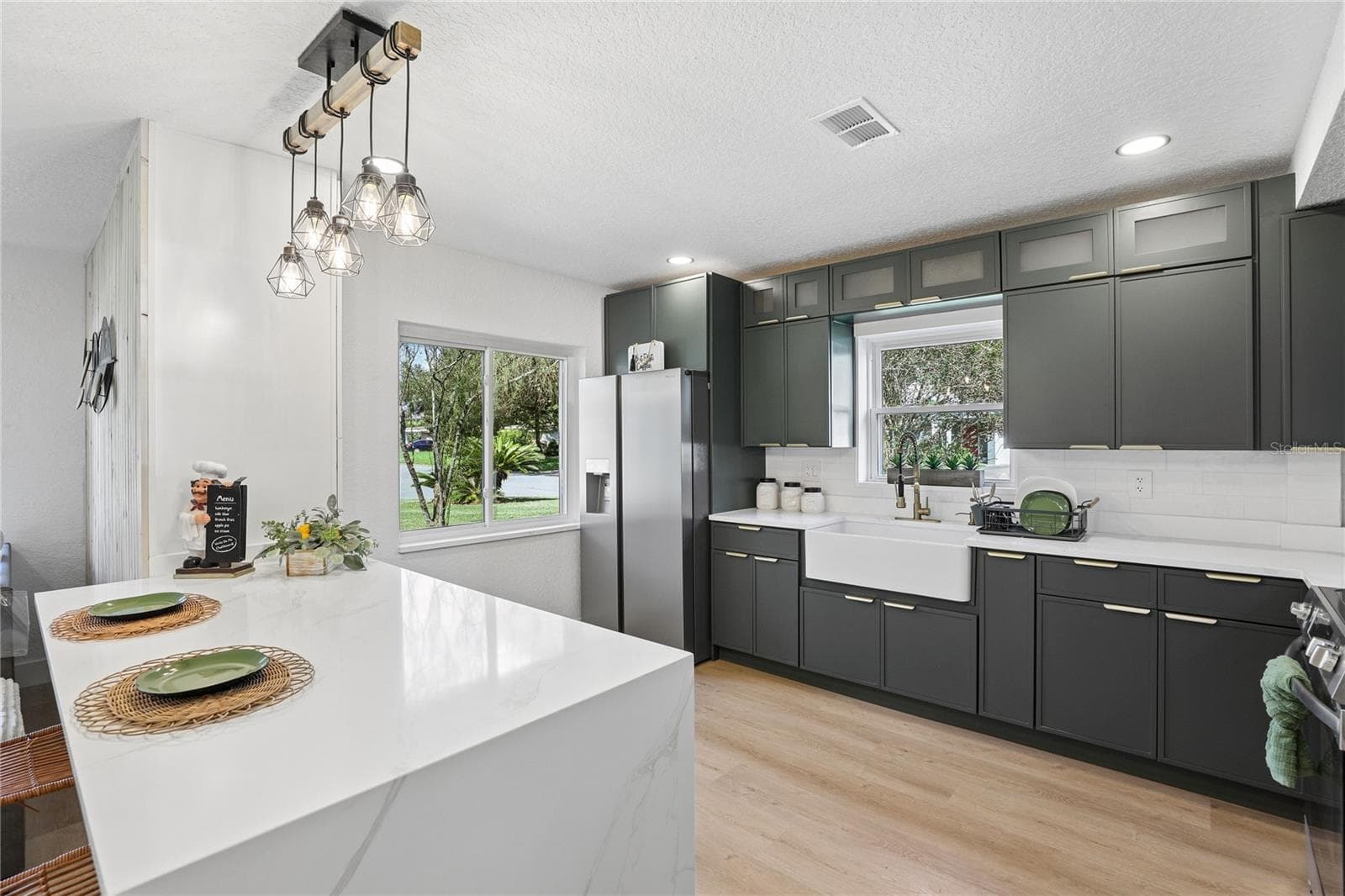 Waterfall-edge island with seating, storage and statement pendant lighting - 1718 CAMPBELL AVE, ORLANDO