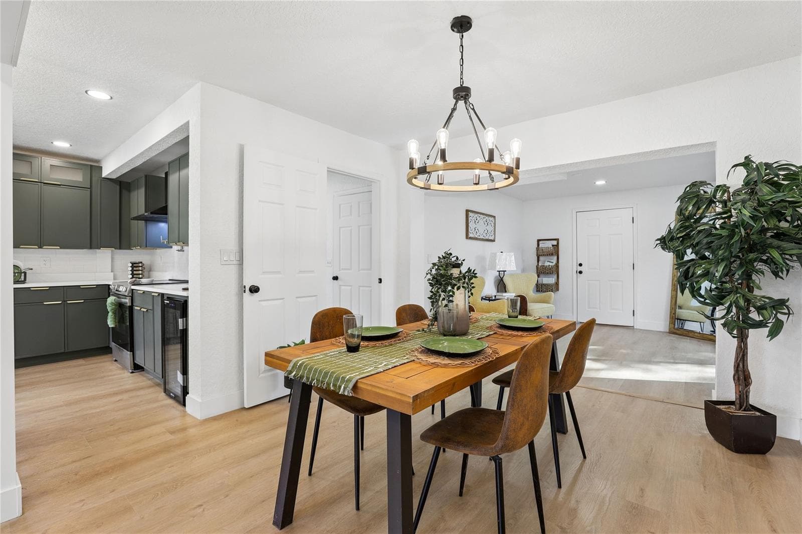 Open dining area connects seamlessly to the kitchen and living spaces - 1718 CAMPBELL AVE, ORLANDO