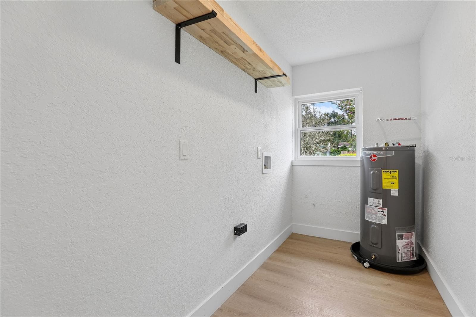 Dedicated indoor laundry + 2026 WATER HEATER — another major update already done - 1718 CAMPBELL AVE, ORLANDO