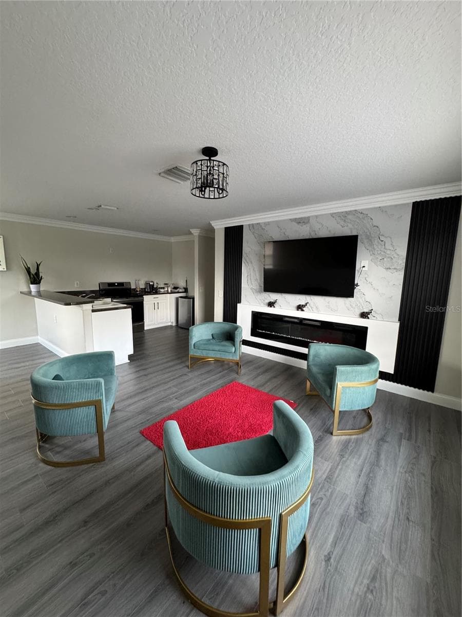 Guess House living room - 6910 RANCHERO CT, ST CLOUD