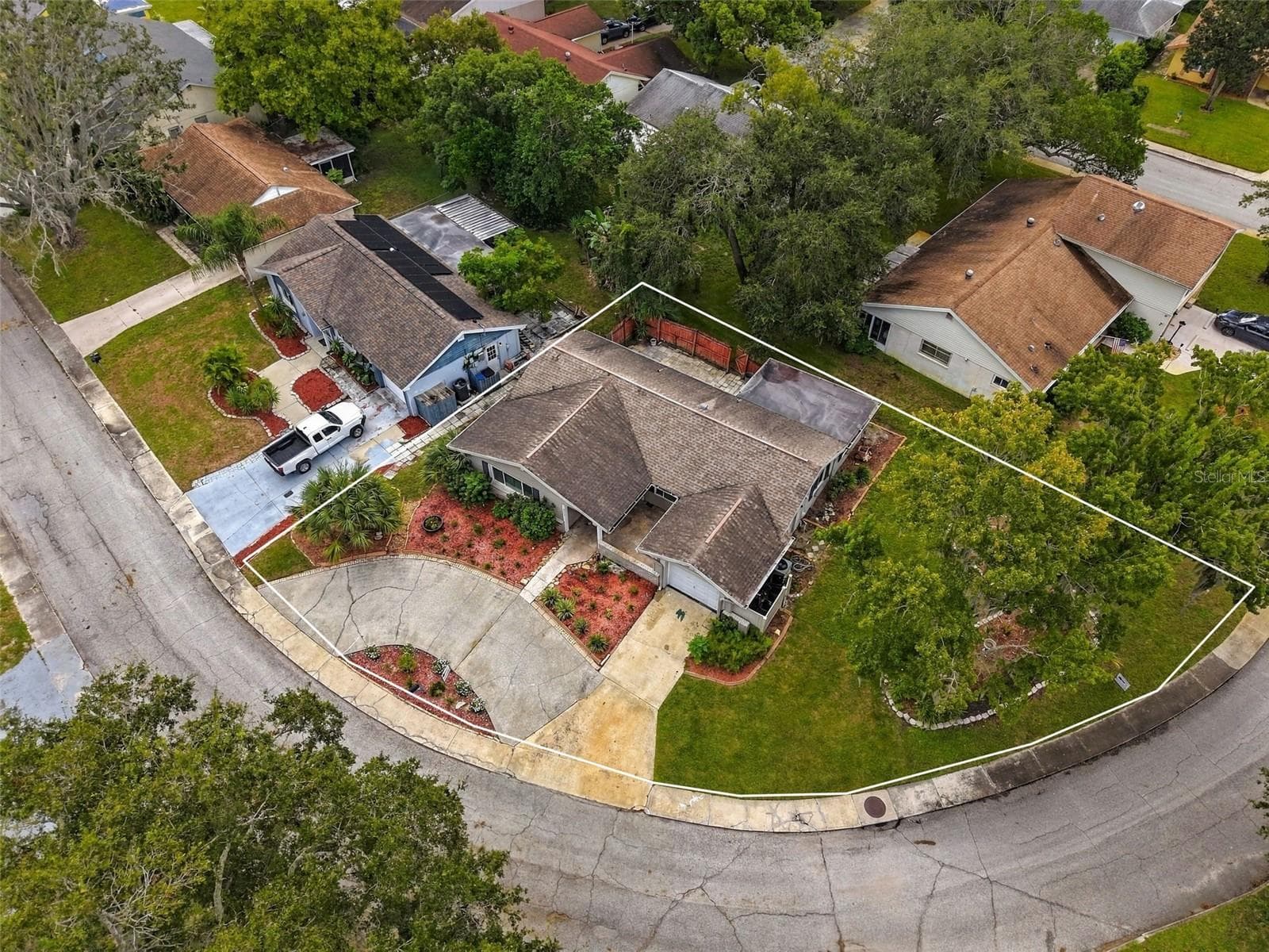 Outline of property - 8502 ARROWHEAD DR, HUDSON