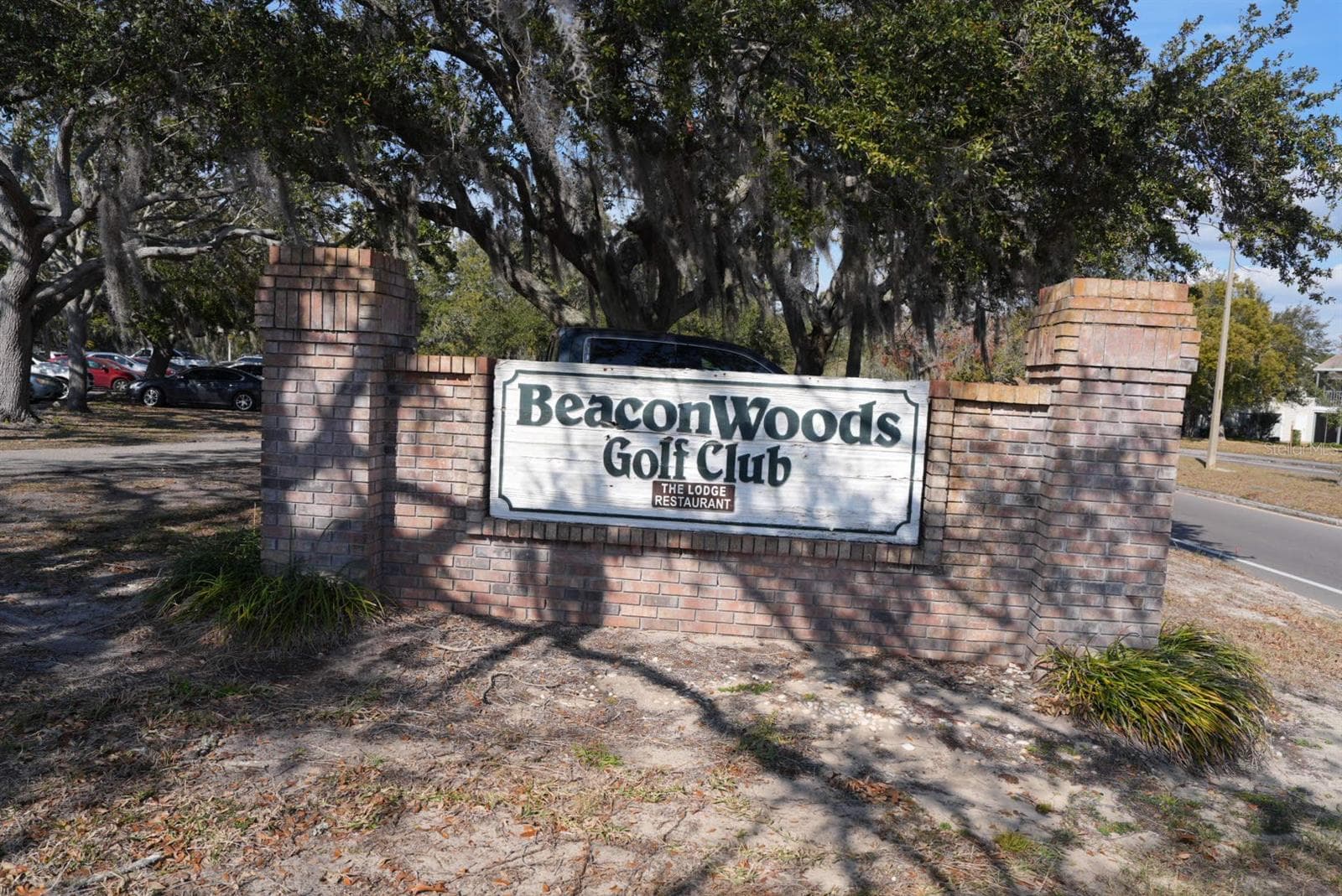 Beacon Woods Golf Club - 8502 ARROWHEAD DR, HUDSON
