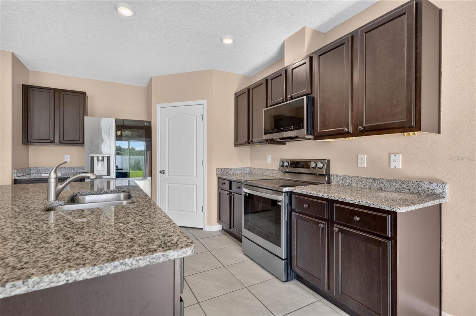 Single Family Residence at 3042 BETHPAGE LOOP, MOUNT DORA, photo 12 of 41