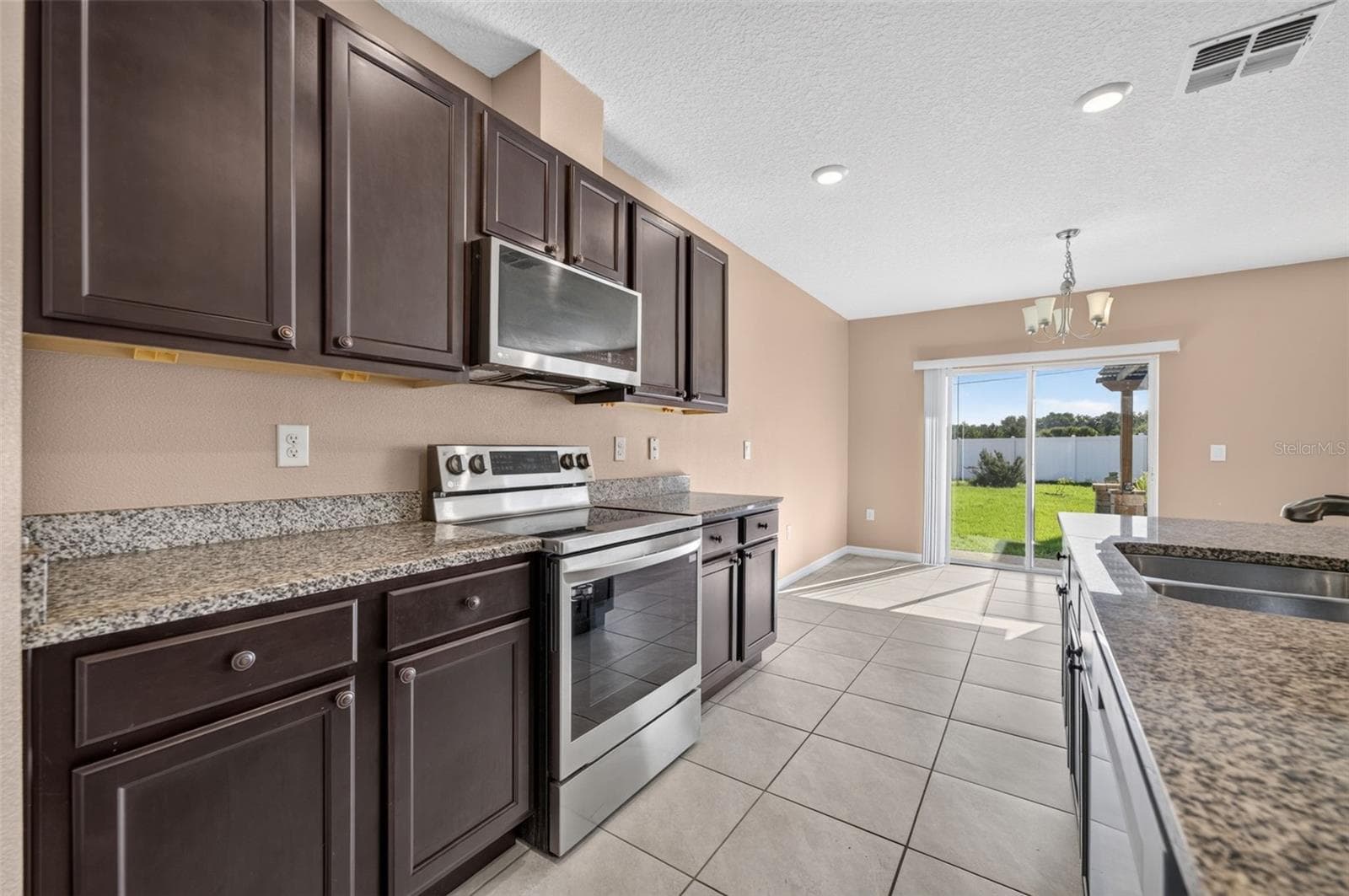 Single Family Residence at 3042 BETHPAGE LOOP, MOUNT DORA, photo 14 of 41