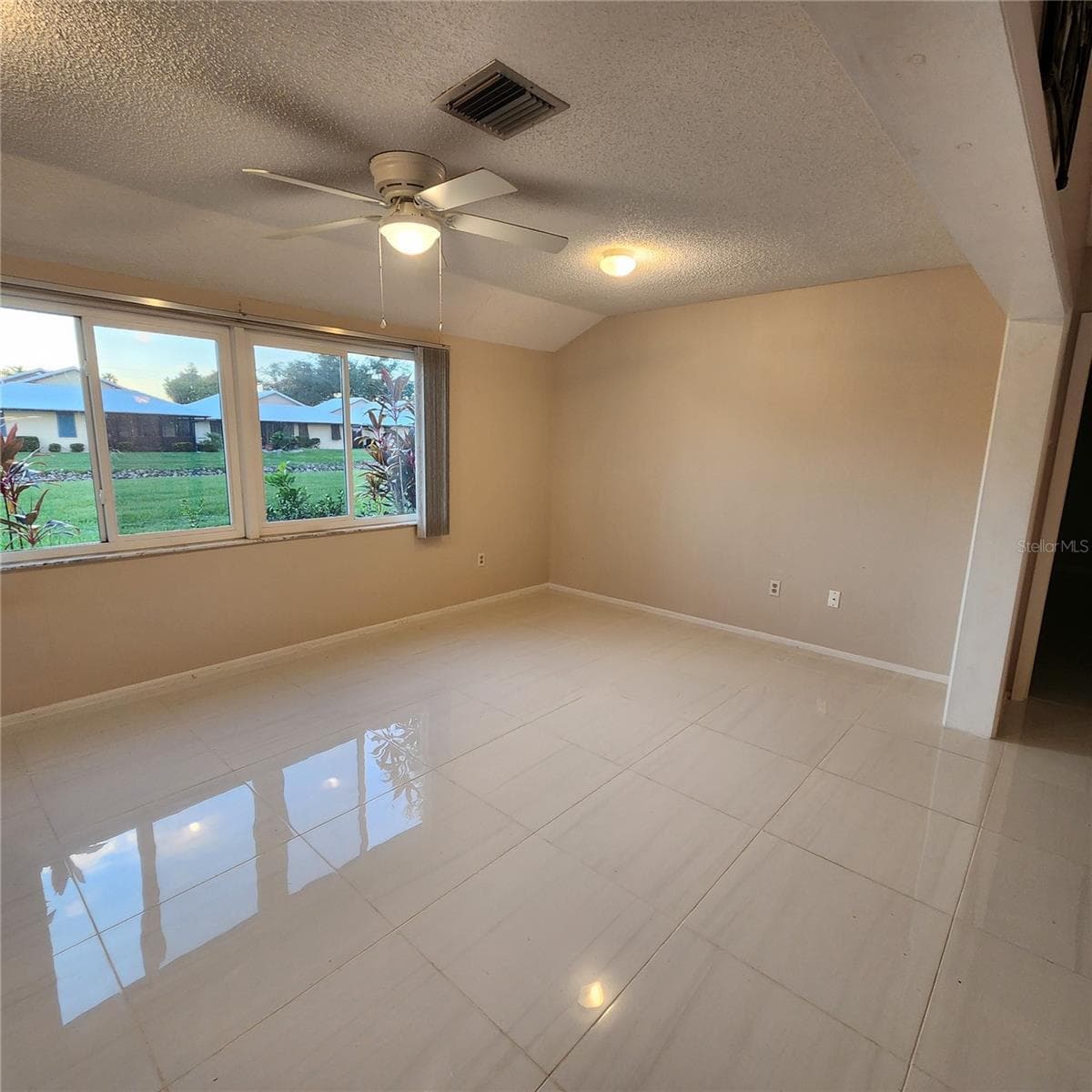 Bonus room has room for a murphy bed - 49 SANDSTONE CIR, VENICE