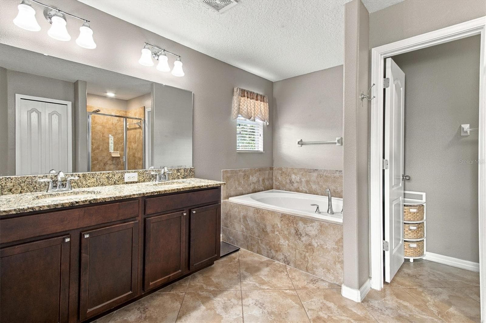 Single Family Residence at 5842 RUTHERFORD RD, MOUNT DORA, photo 22 of 43