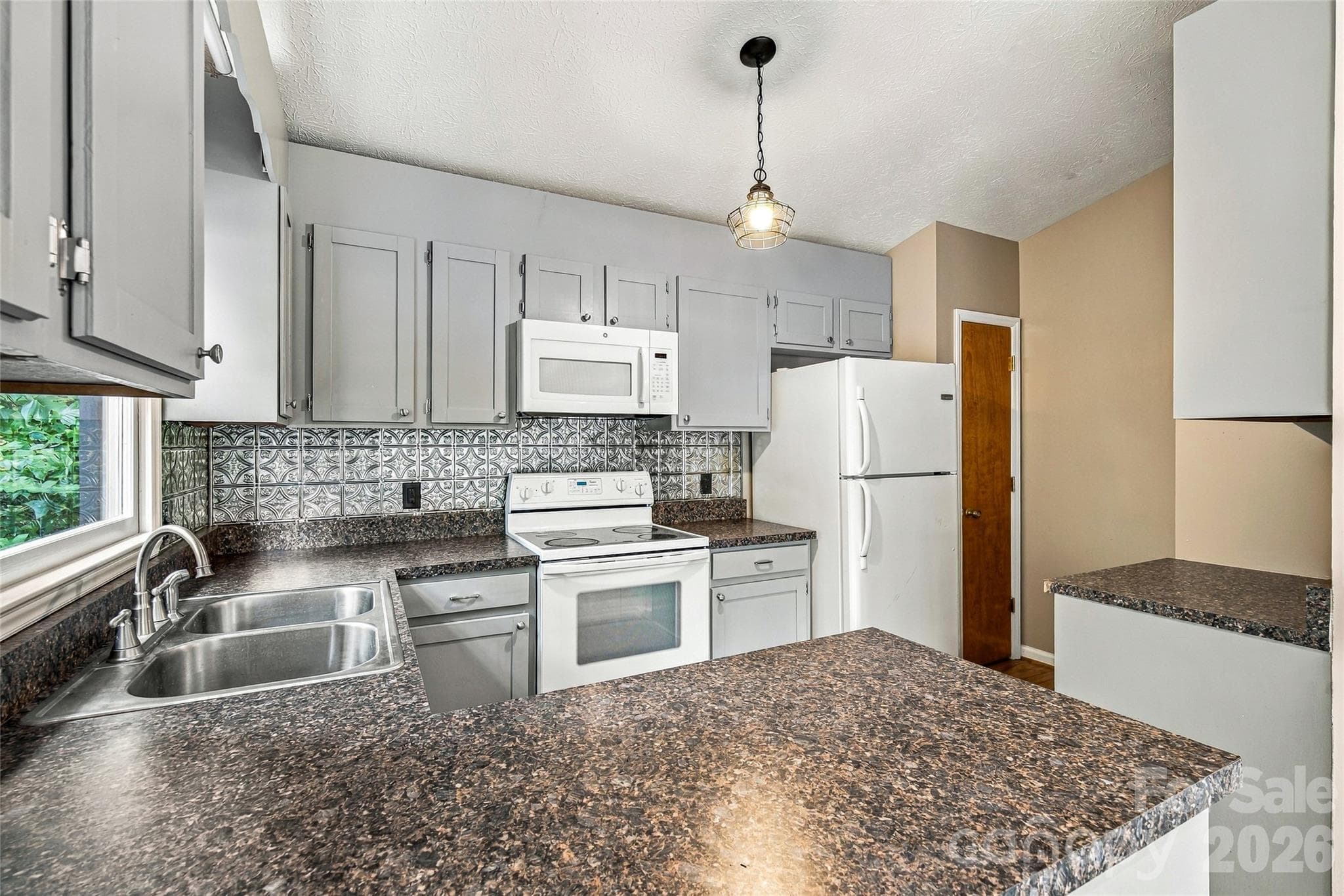 Great kitchen - 117 View De Lake Drive, Etowah