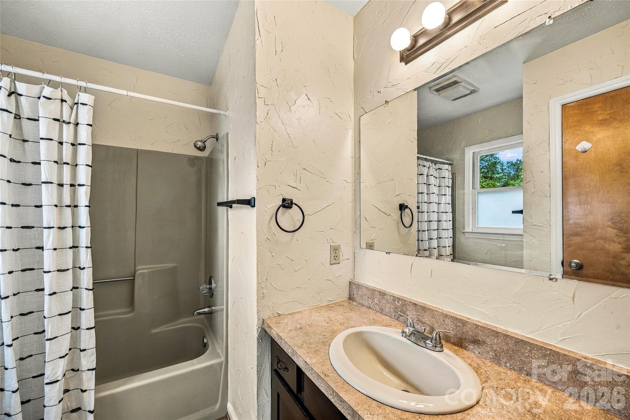 Primary bathroom - 117 View De Lake Drive, Etowah