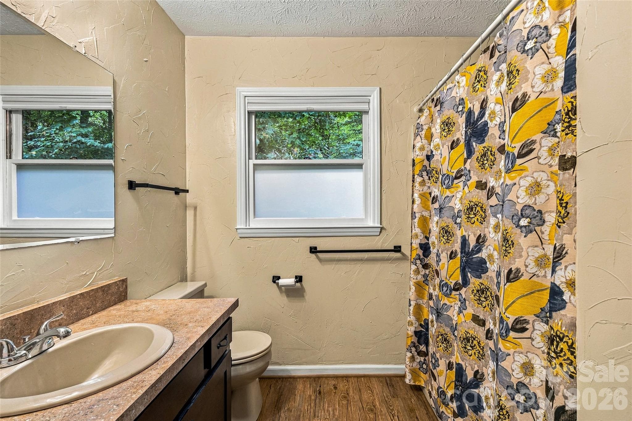 Hallway/guest bathroom - 117 View De Lake Drive, Etowah